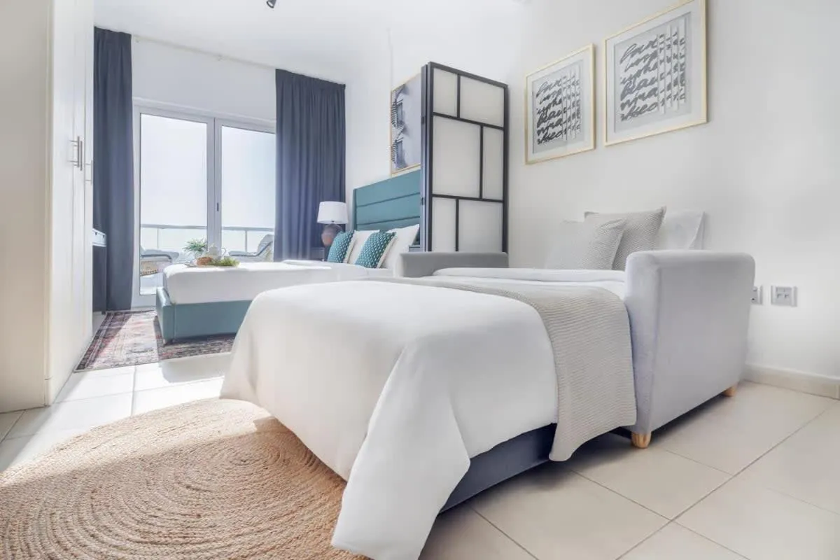 Bed in Frank Porter - Lake View Tower