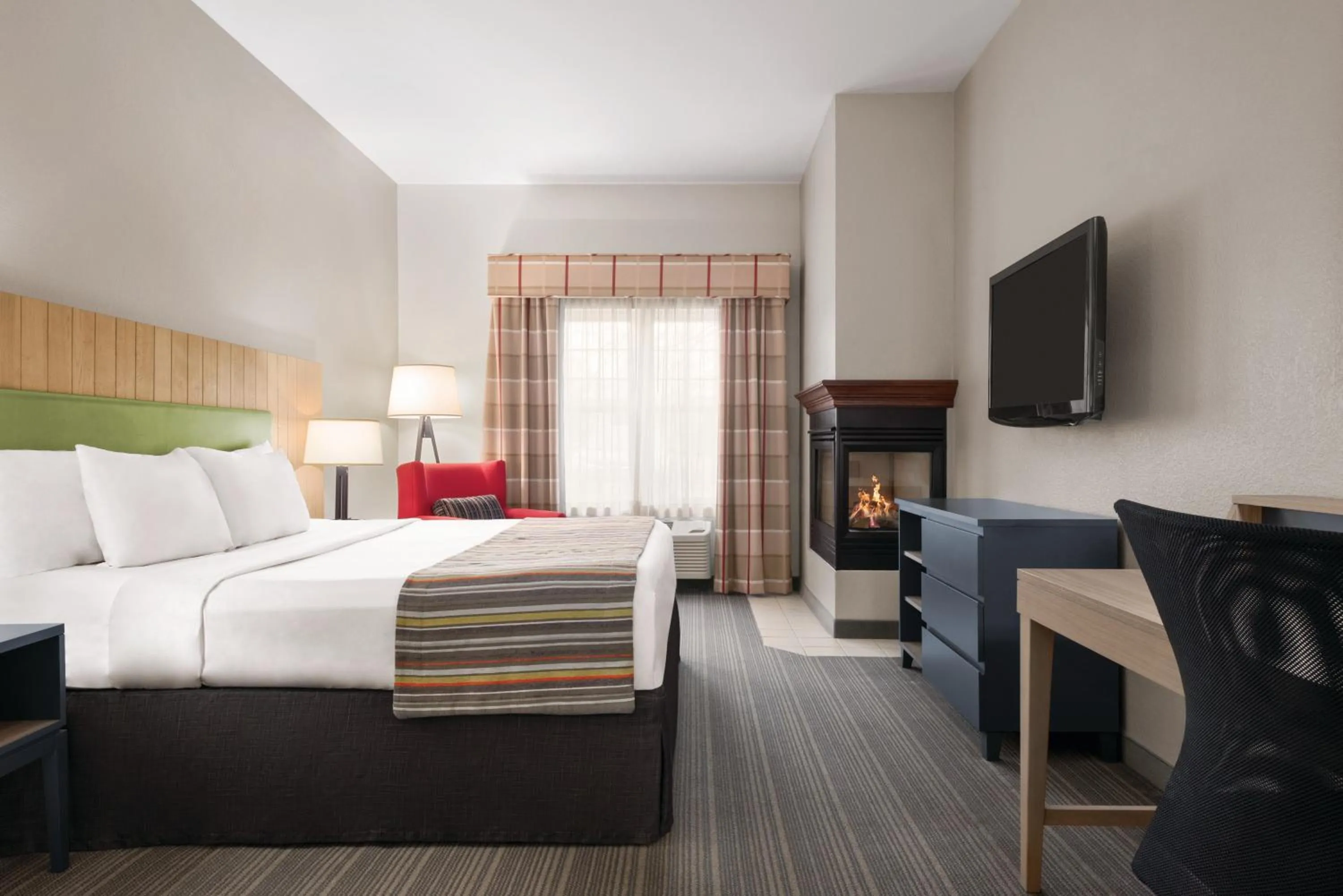 Photo of the whole room, Bed in Country Inn & Suites by Radisson, Schaumburg, IL