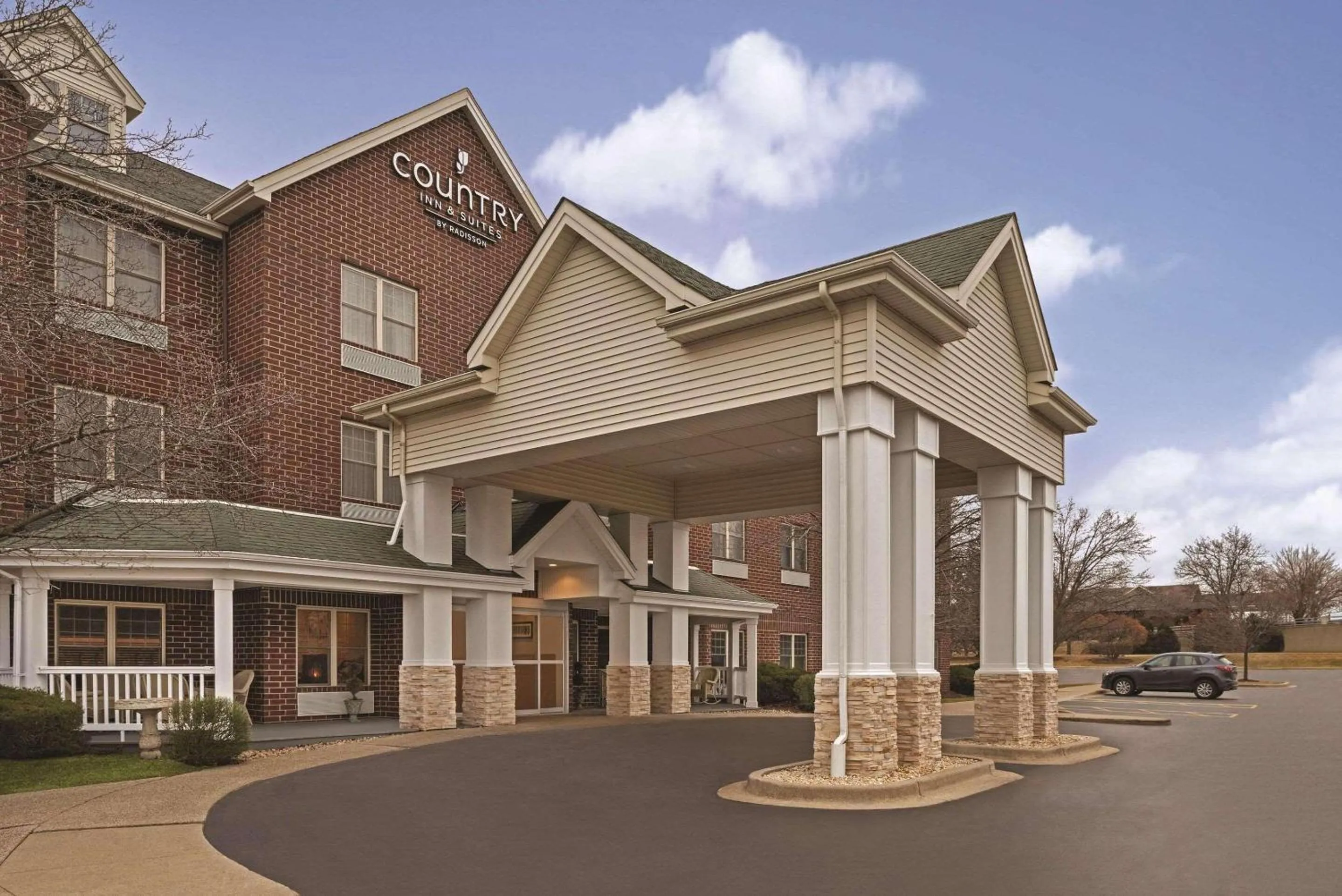 Property building in Country Inn & Suites by Radisson, Schaumburg, IL