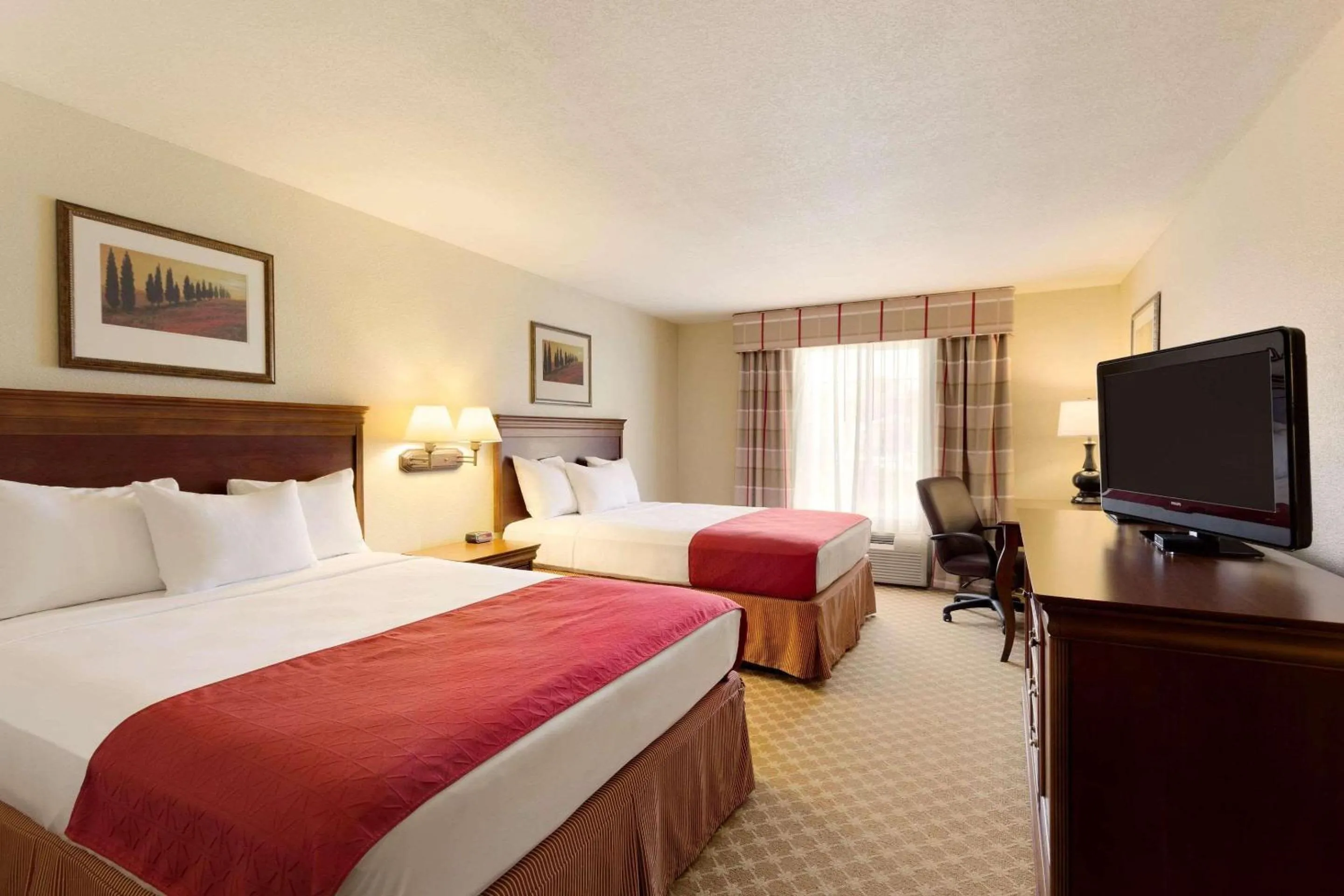 Bedroom, Bed in Country Inn & Suites by Radisson, Nevada, MO