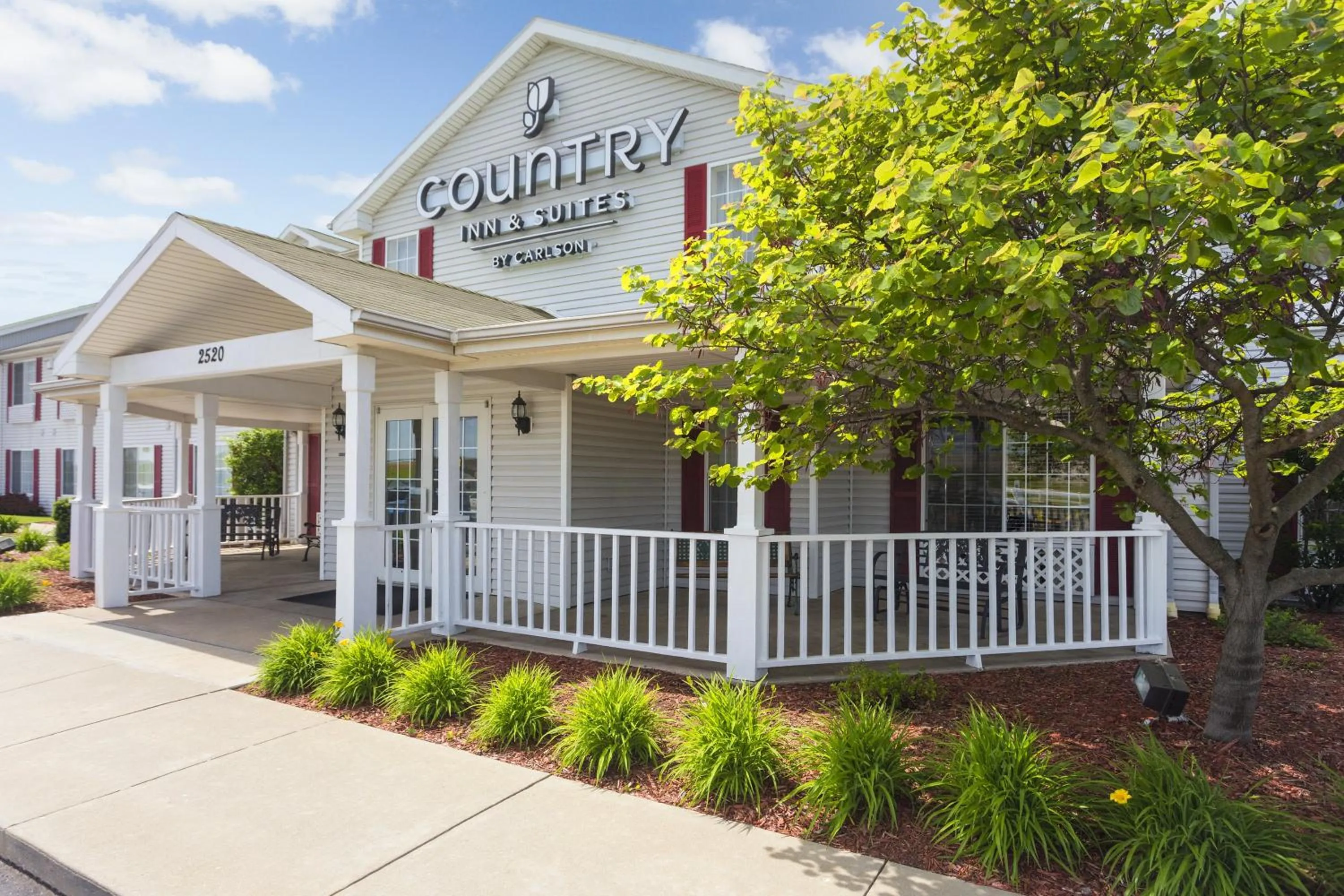 Facade/entrance in Country Inn & Suites by Radisson, Nevada, MO