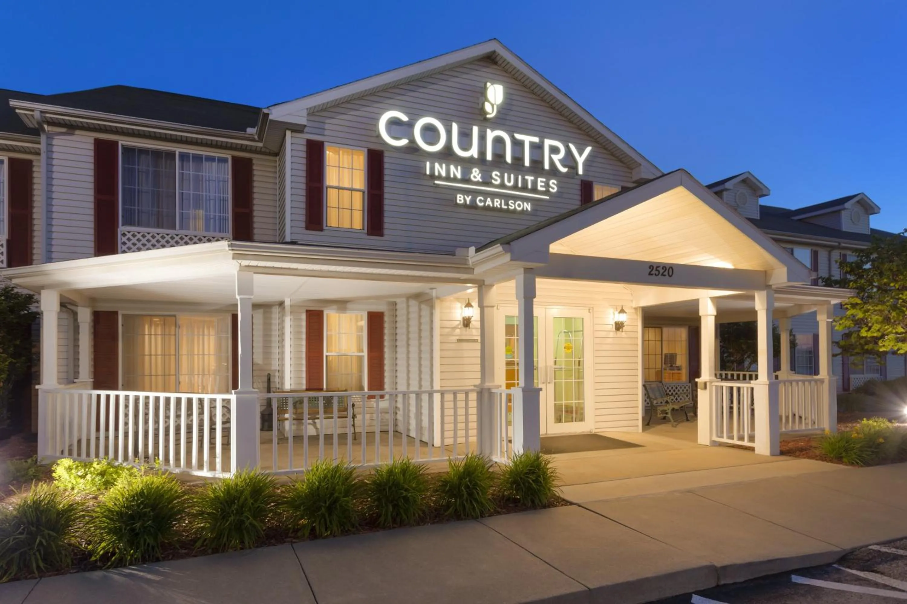 Facade/entrance in Country Inn & Suites by Radisson, Nevada, MO