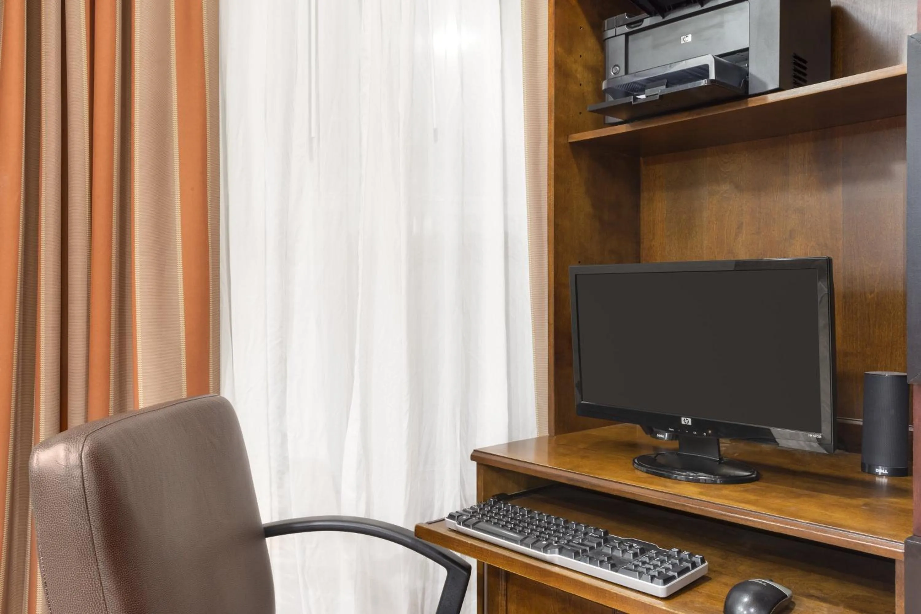 Business facilities in Country Inn & Suites by Radisson, Nevada, MO