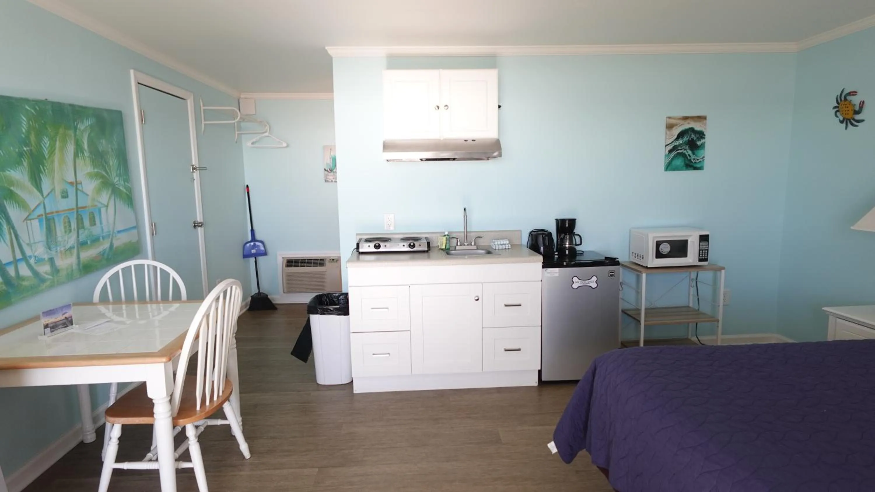 Kitchen or kitchenette in Sea Vista Motel