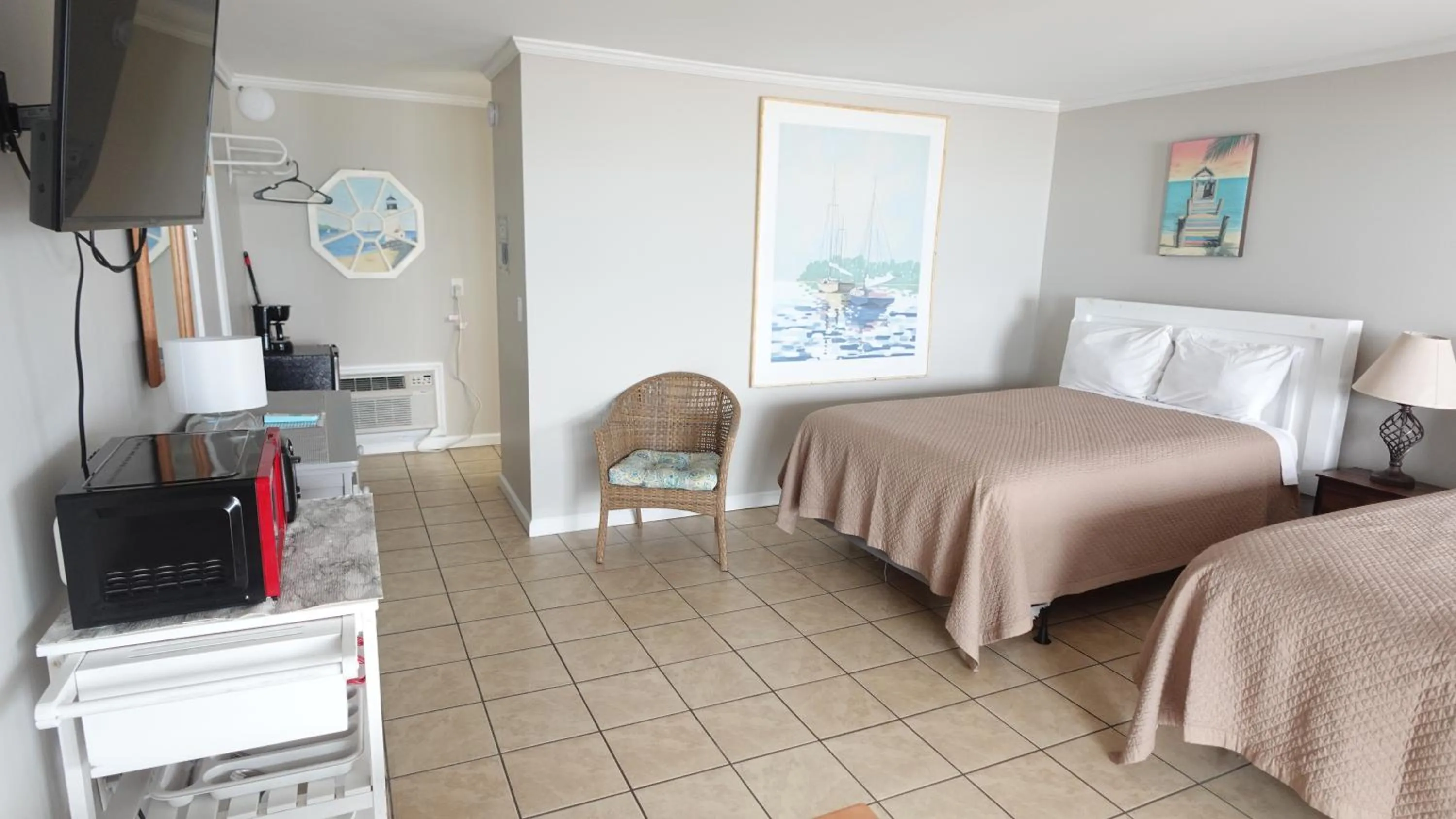 Photo of the whole room, Bed in Sea Vista Motel