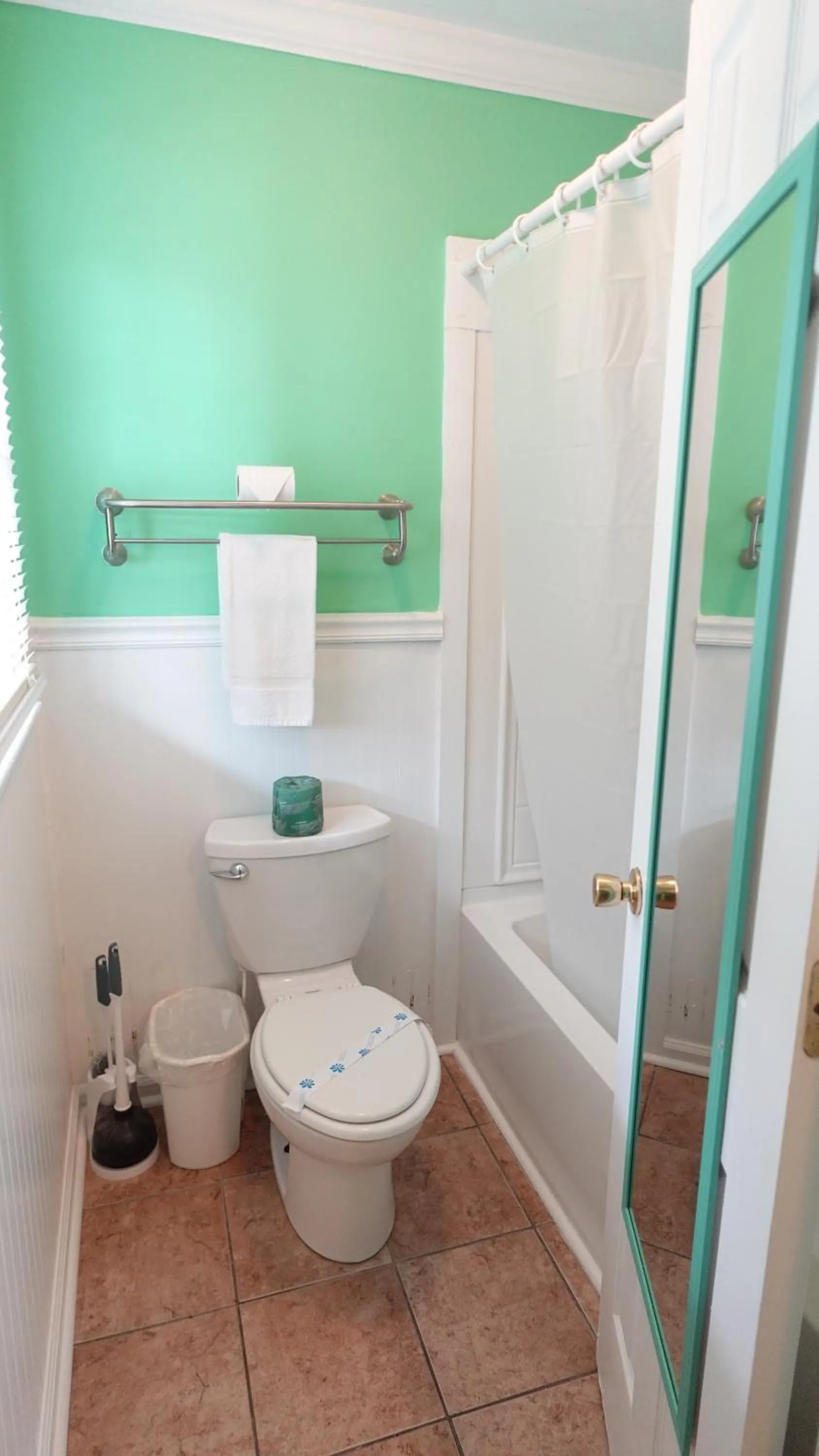 Shower in Sea Vista Motel