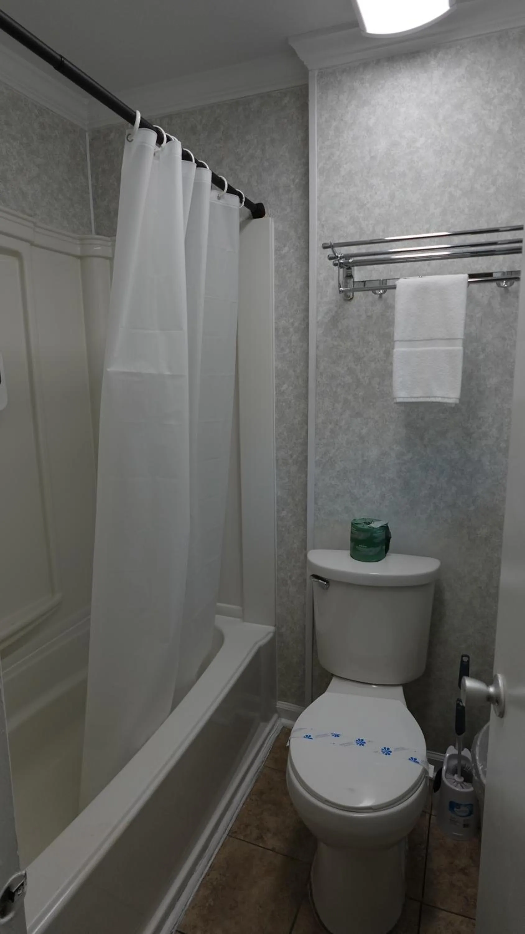 Shower in Sea Vista Motel