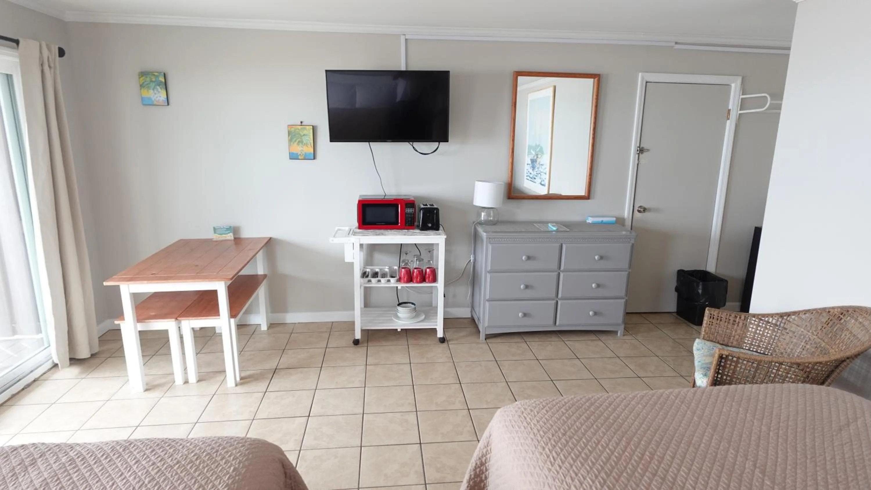 TV and multimedia in Sea Vista Motel