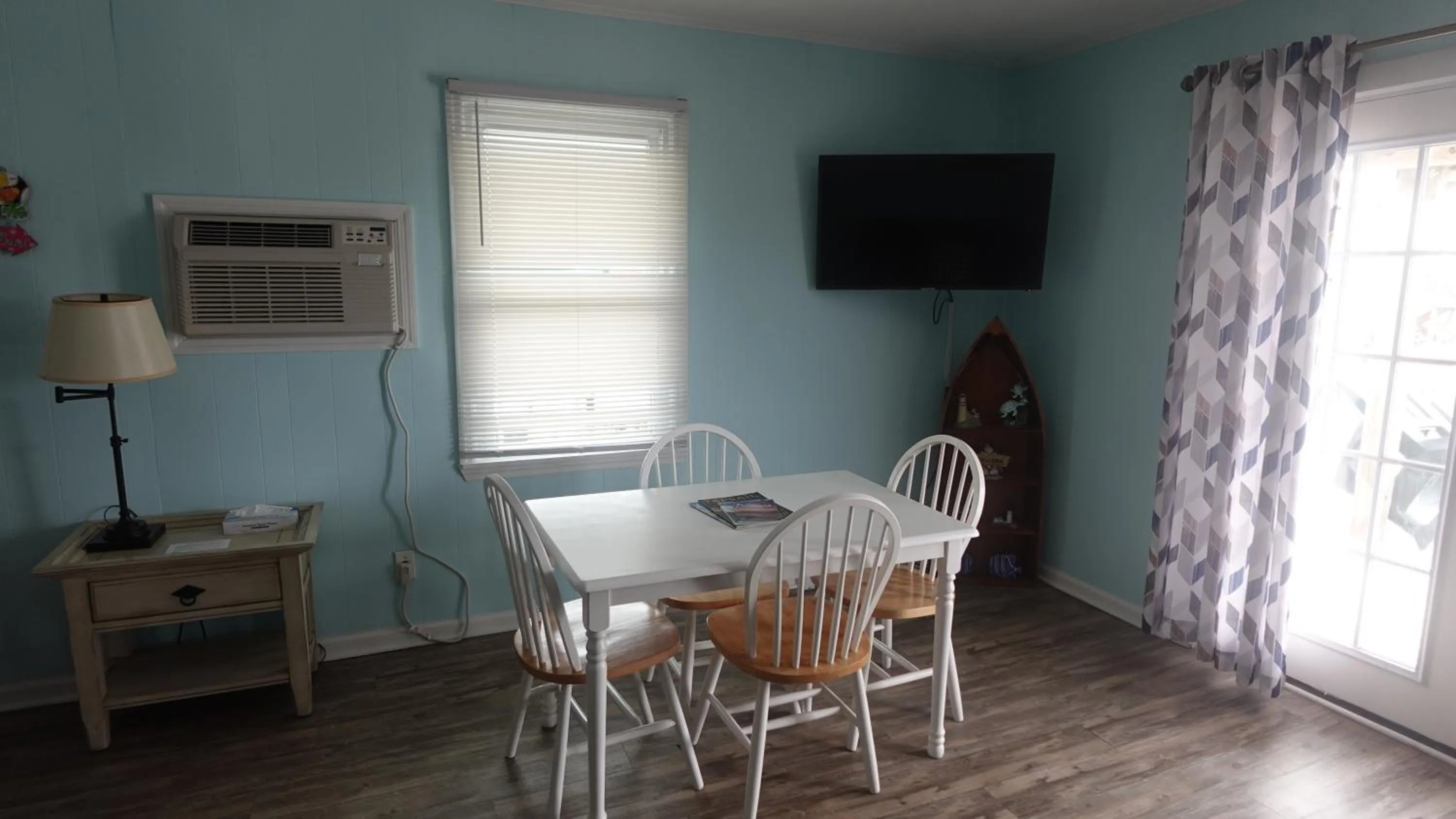 TV and multimedia in Sea Vista Motel