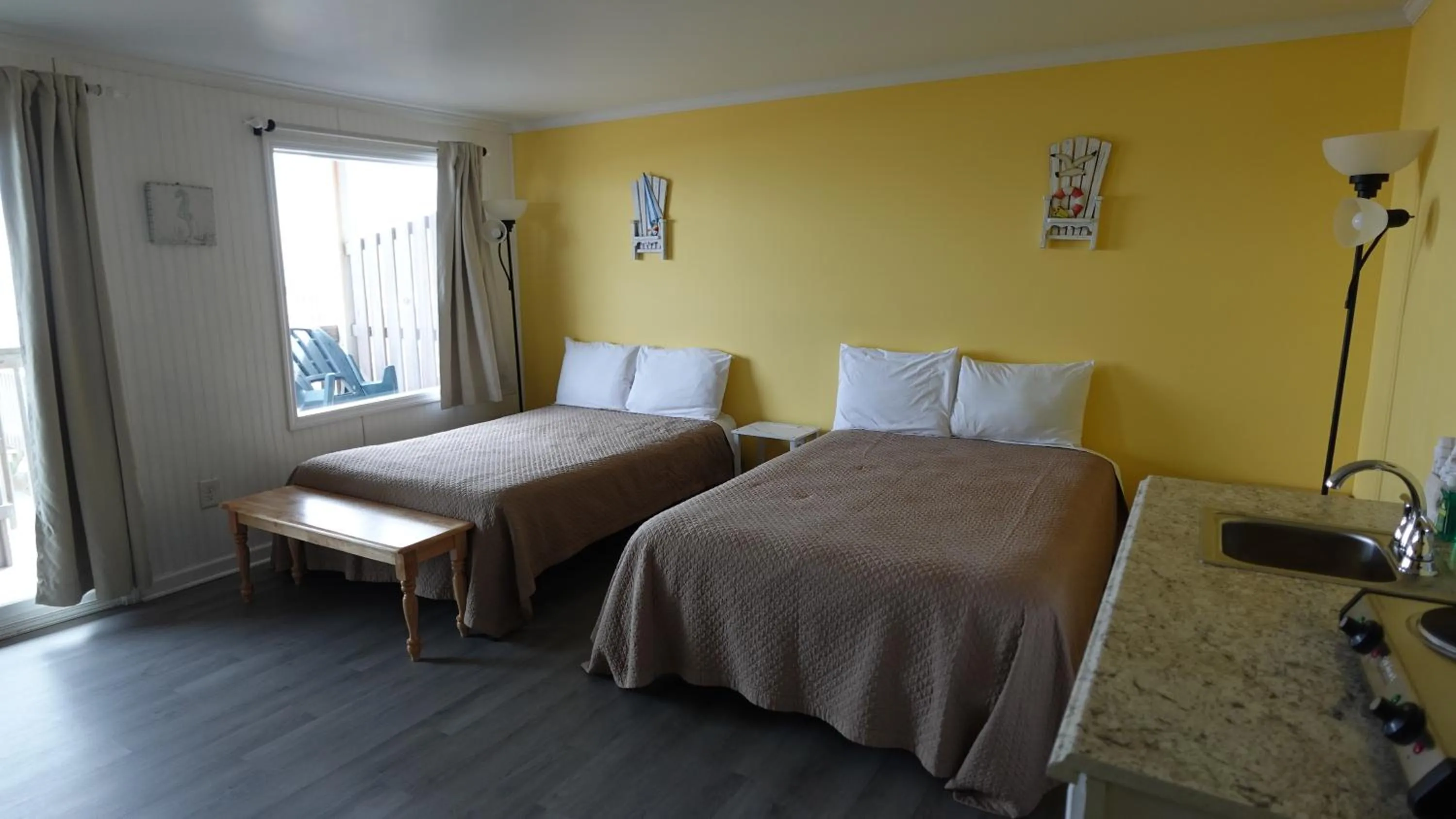 Photo of the whole room, Bed in Sea Vista Motel