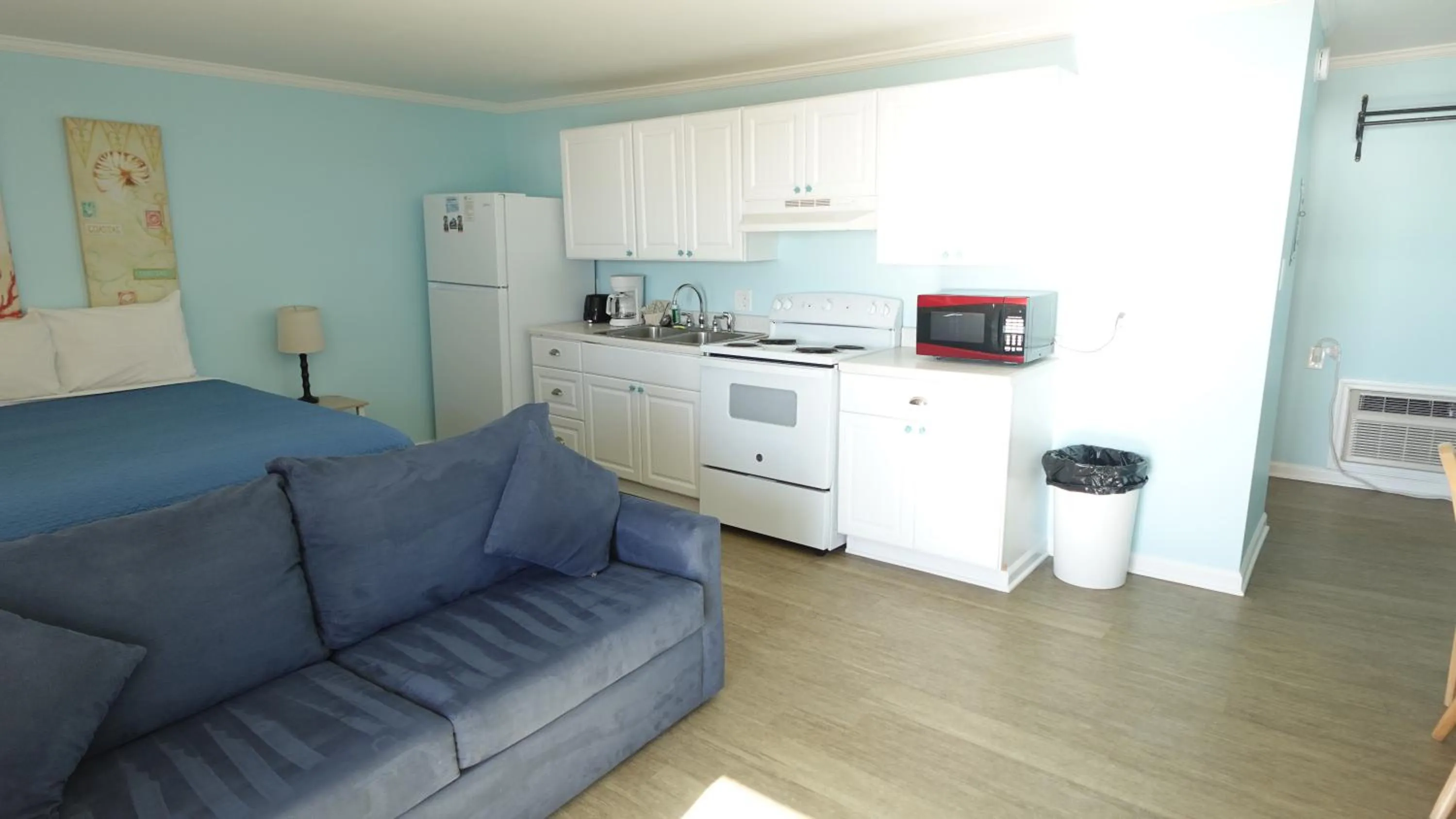 Kitchen or kitchenette in Sea Vista Motel