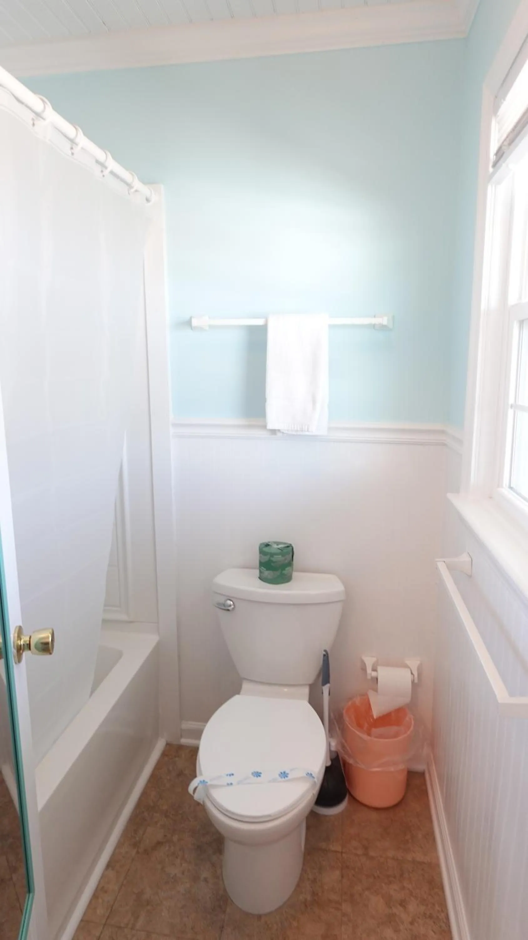 Shower in Sea Vista Motel