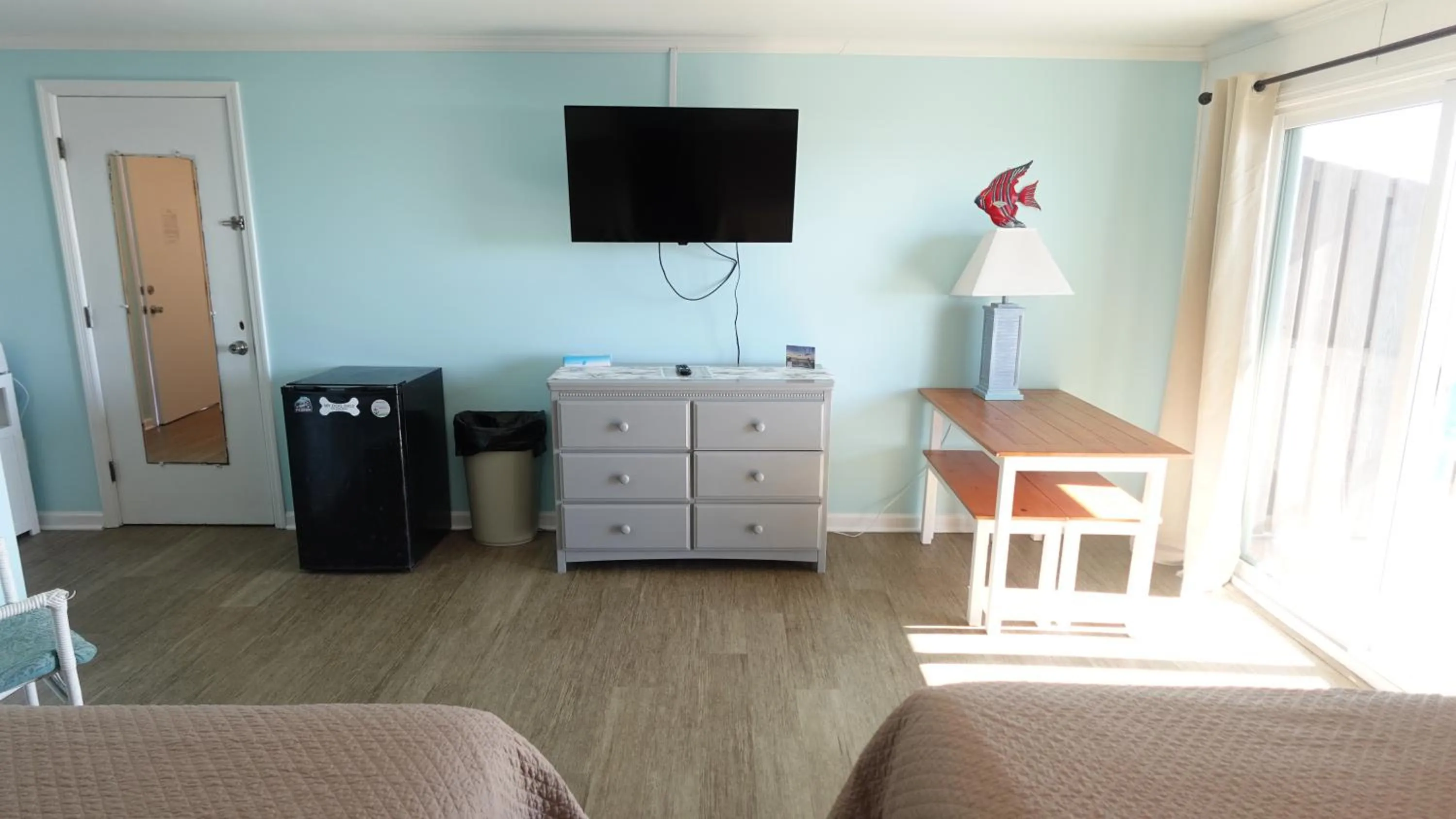 TV and multimedia in Sea Vista Motel