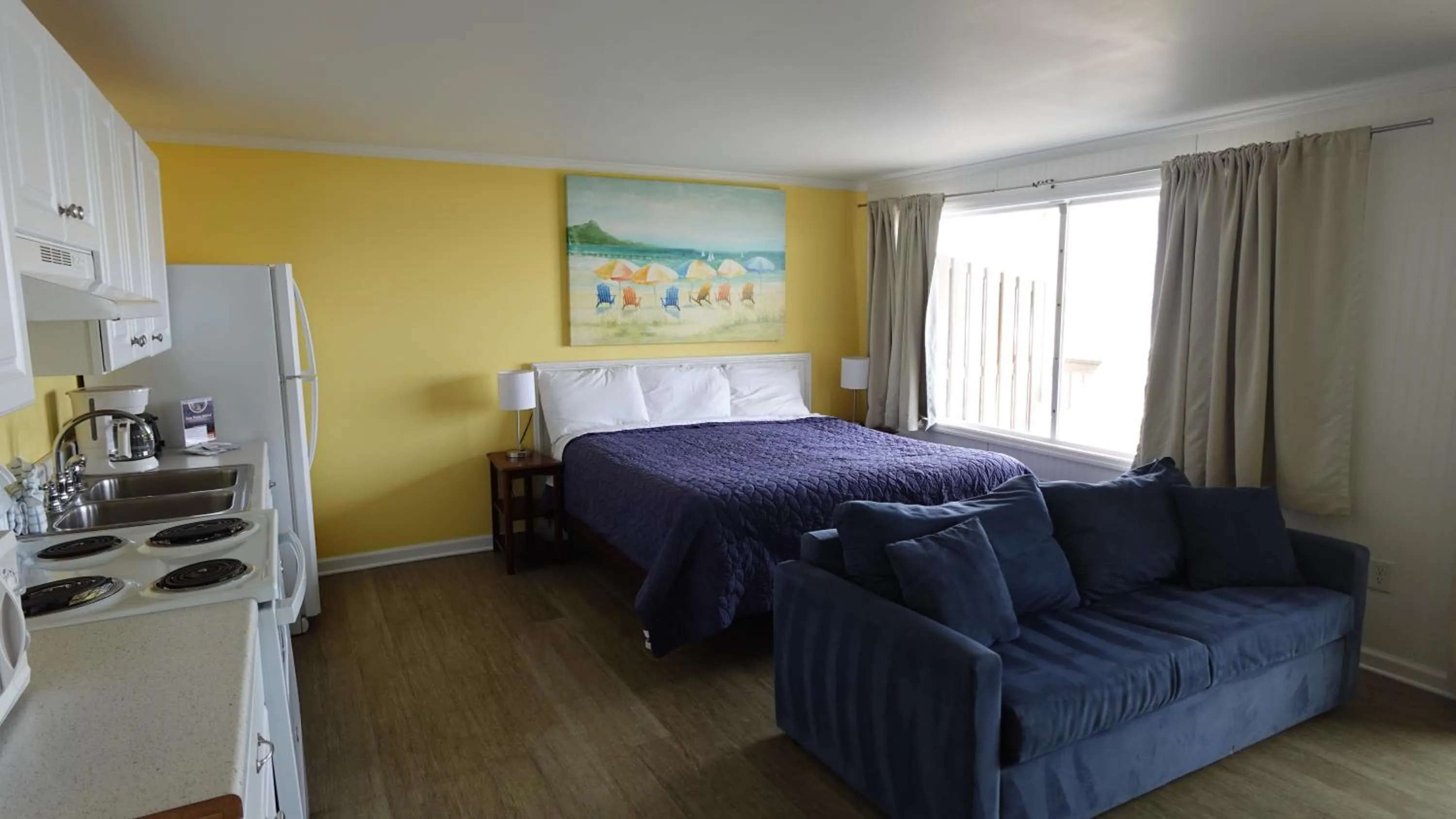 Photo of the whole room, Bed in Sea Vista Motel