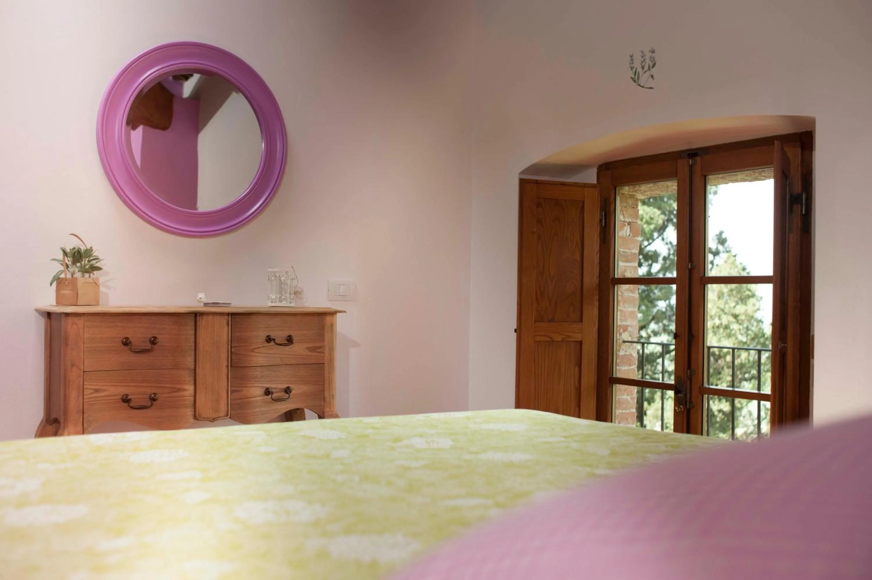 Bed in Antico Granaione