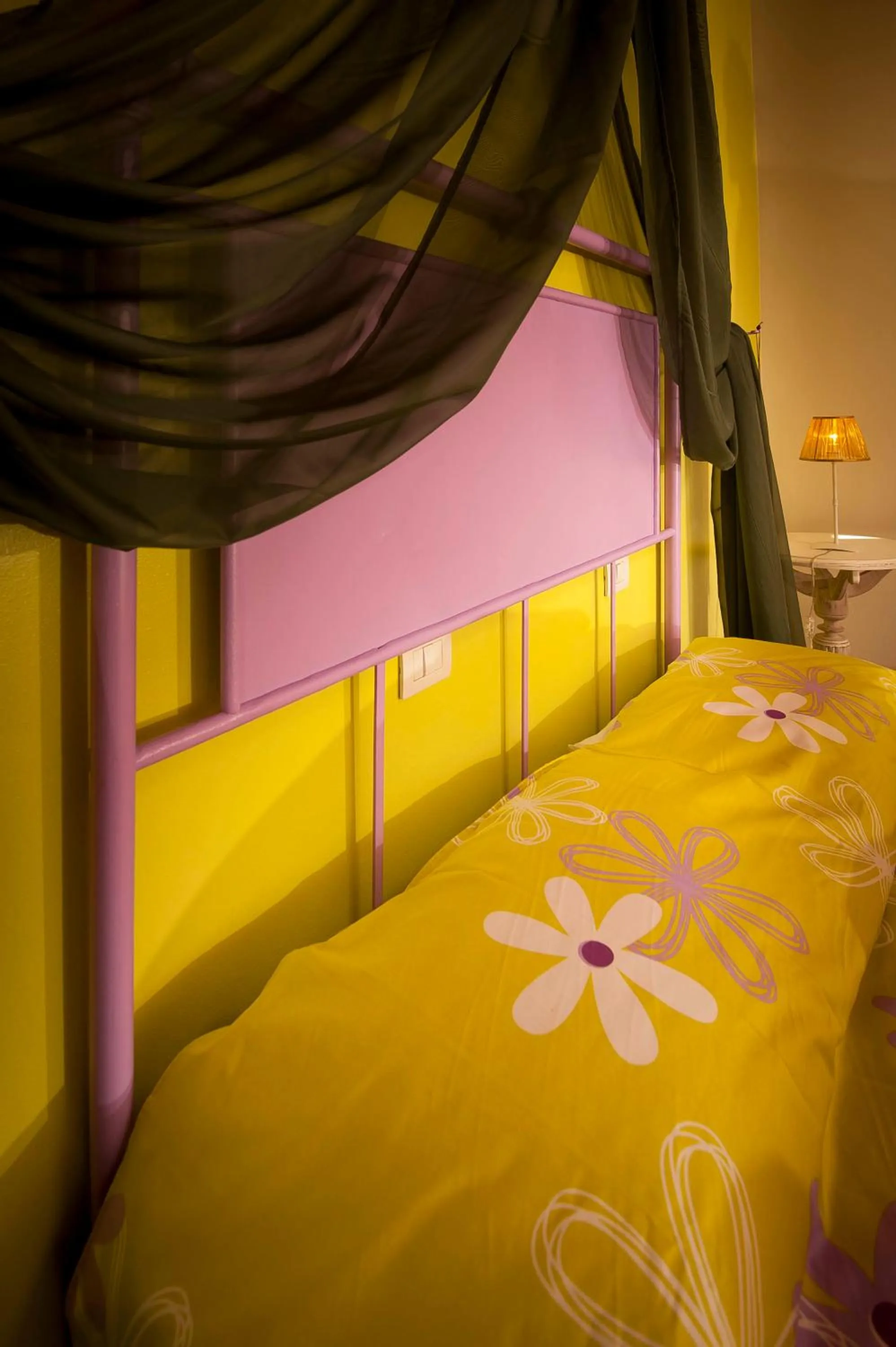 Decorative detail, Bed in Antico Granaione