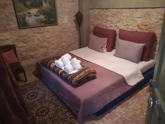 Photo of the whole room, Bed in Athens Quinta
