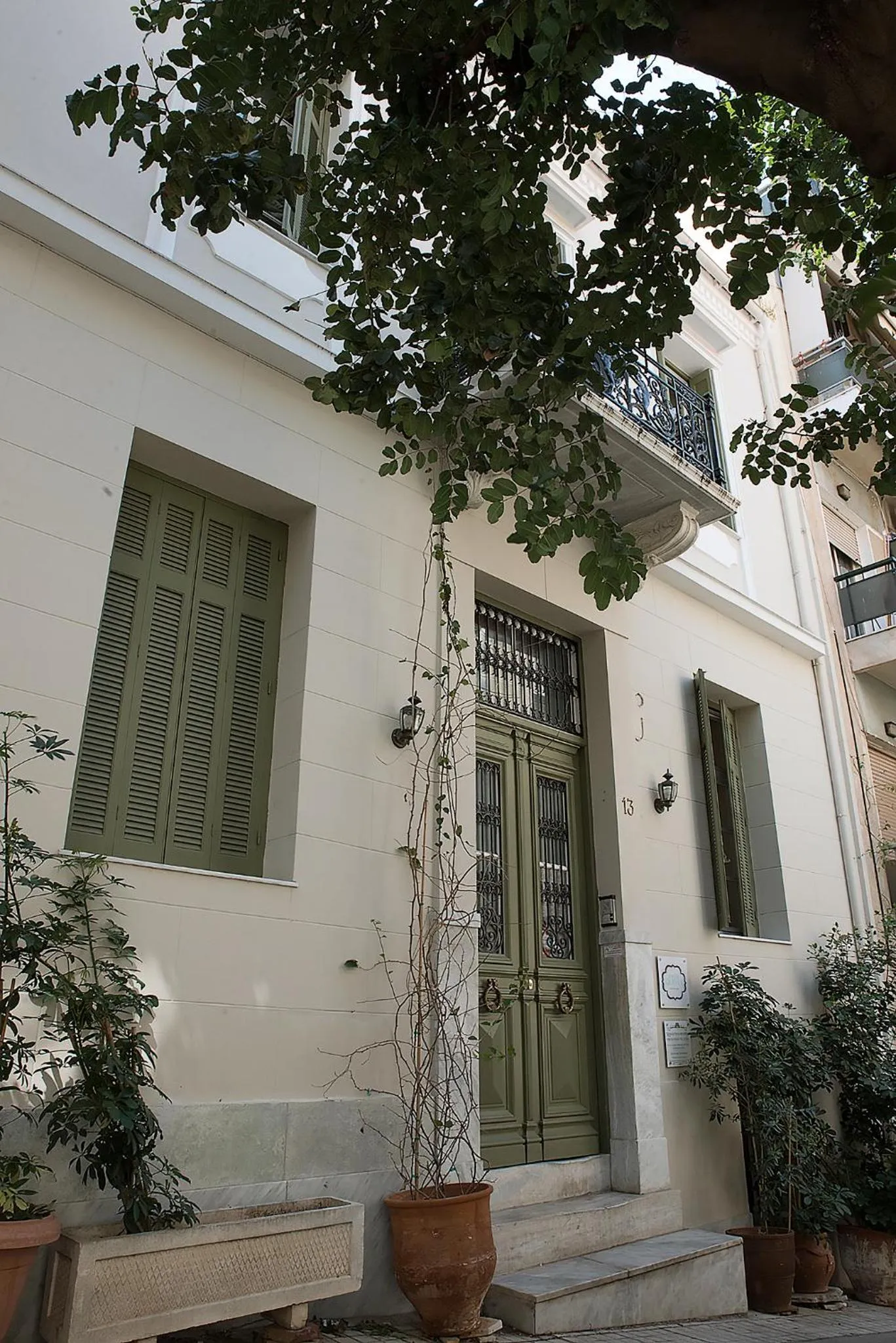 Facade/entrance in Athens Quinta