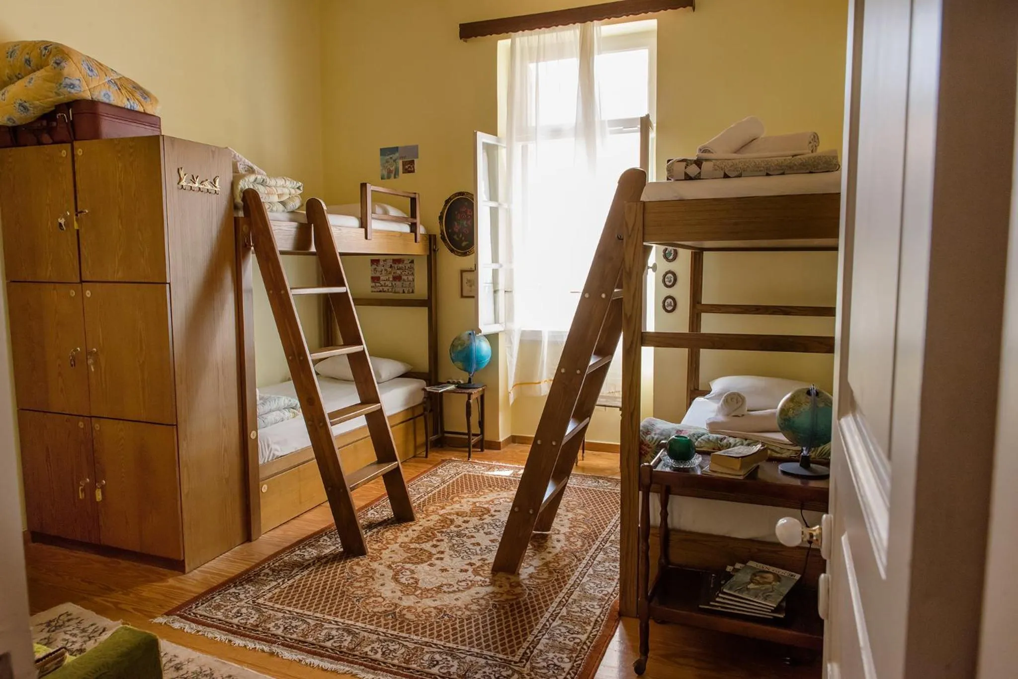 Garden view, Bed in Athens Quinta