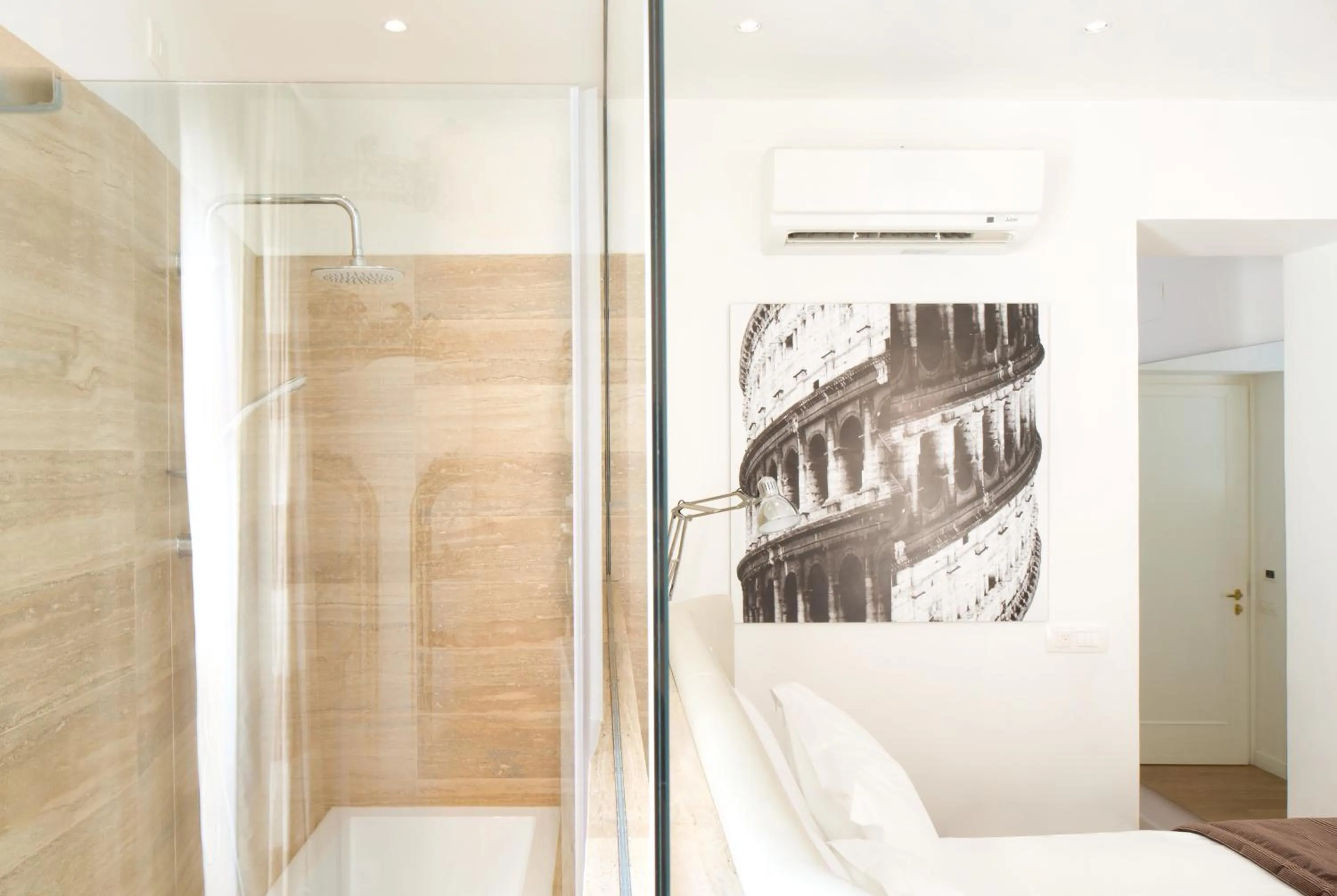 Decorative detail in Via Del Corso Home Roma