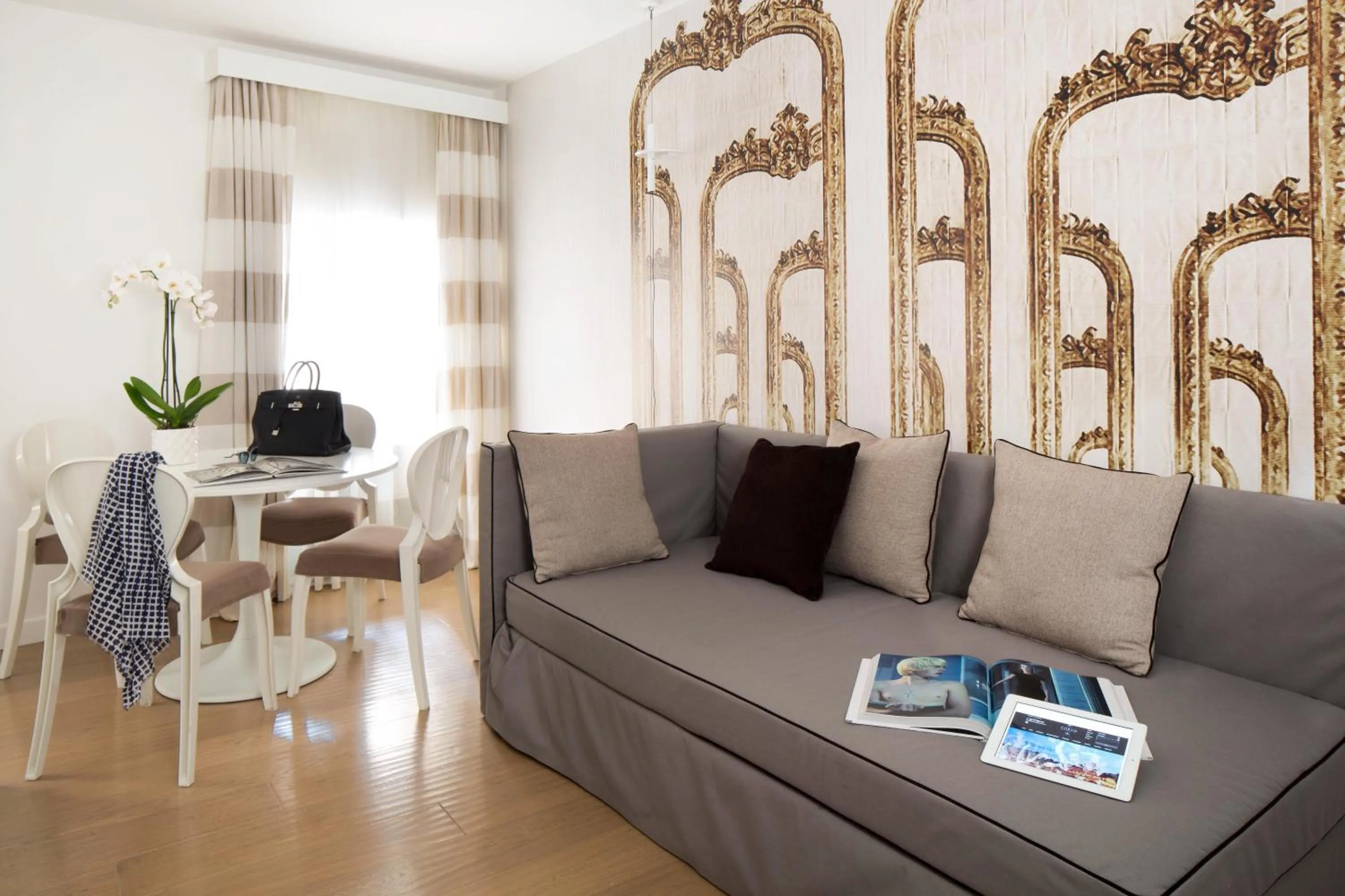 Day in Via Del Corso Home Roma