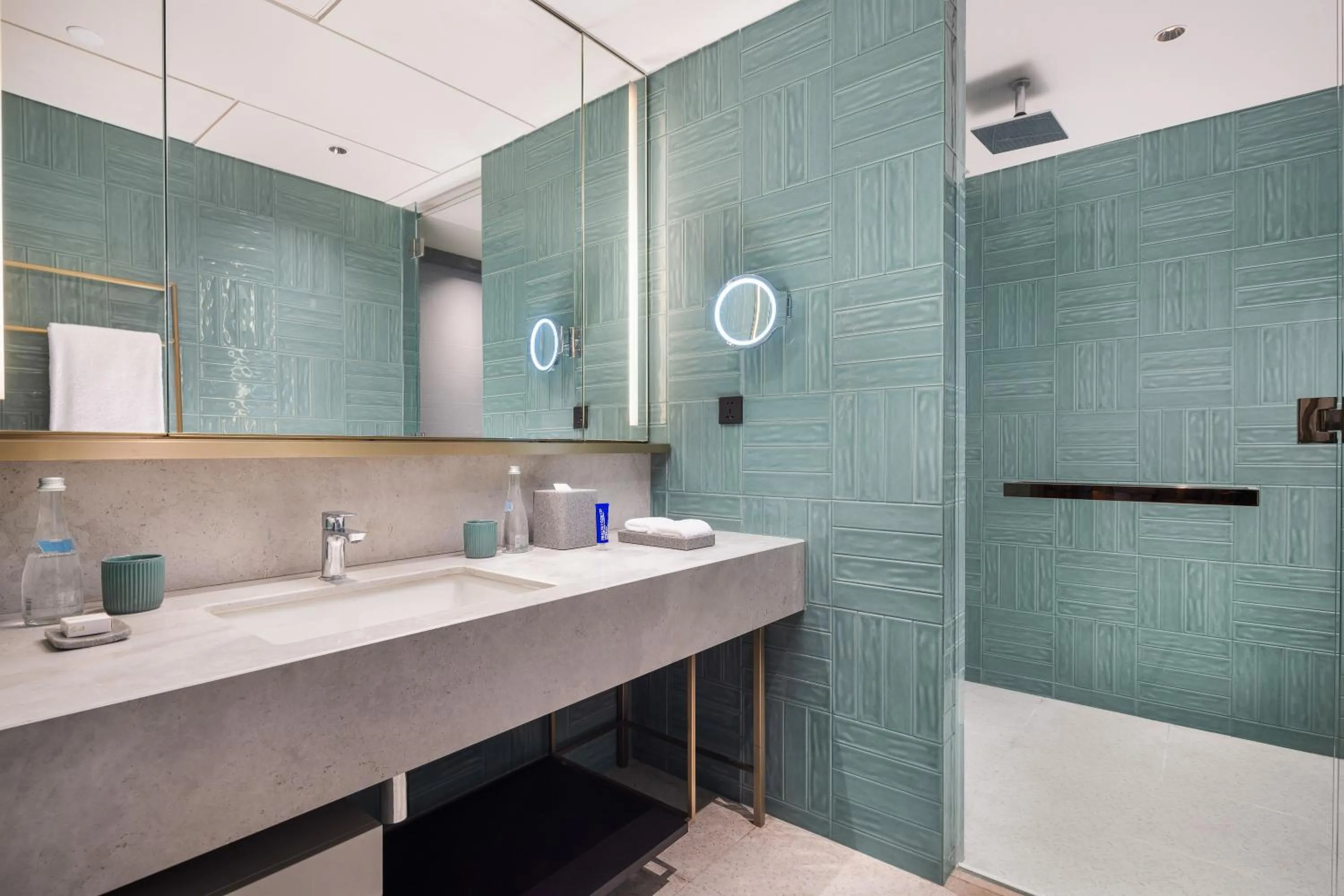 Bathroom in New World Guangzhou Hotel