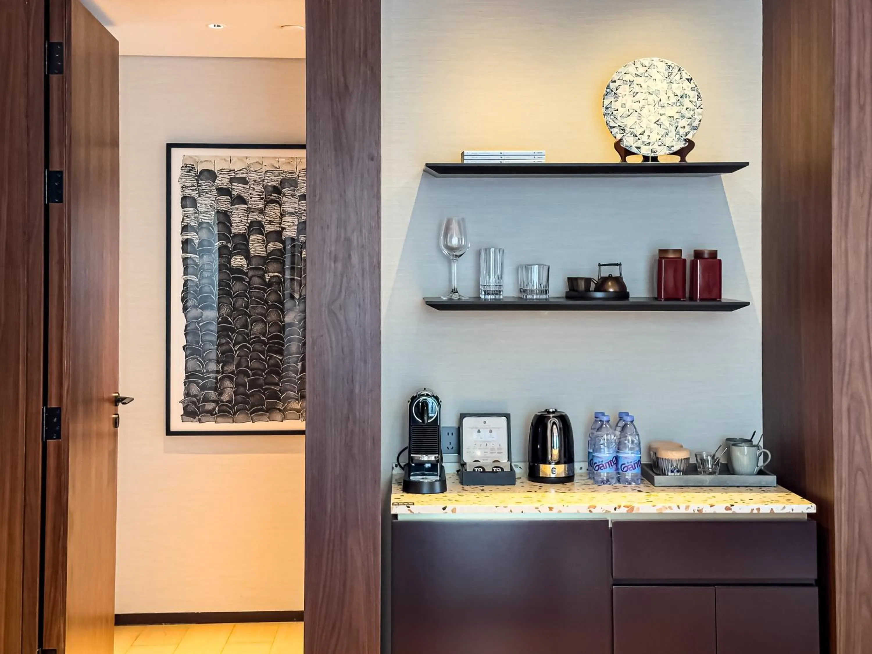 Coffee/tea facilities in New World Guangzhou Hotel
