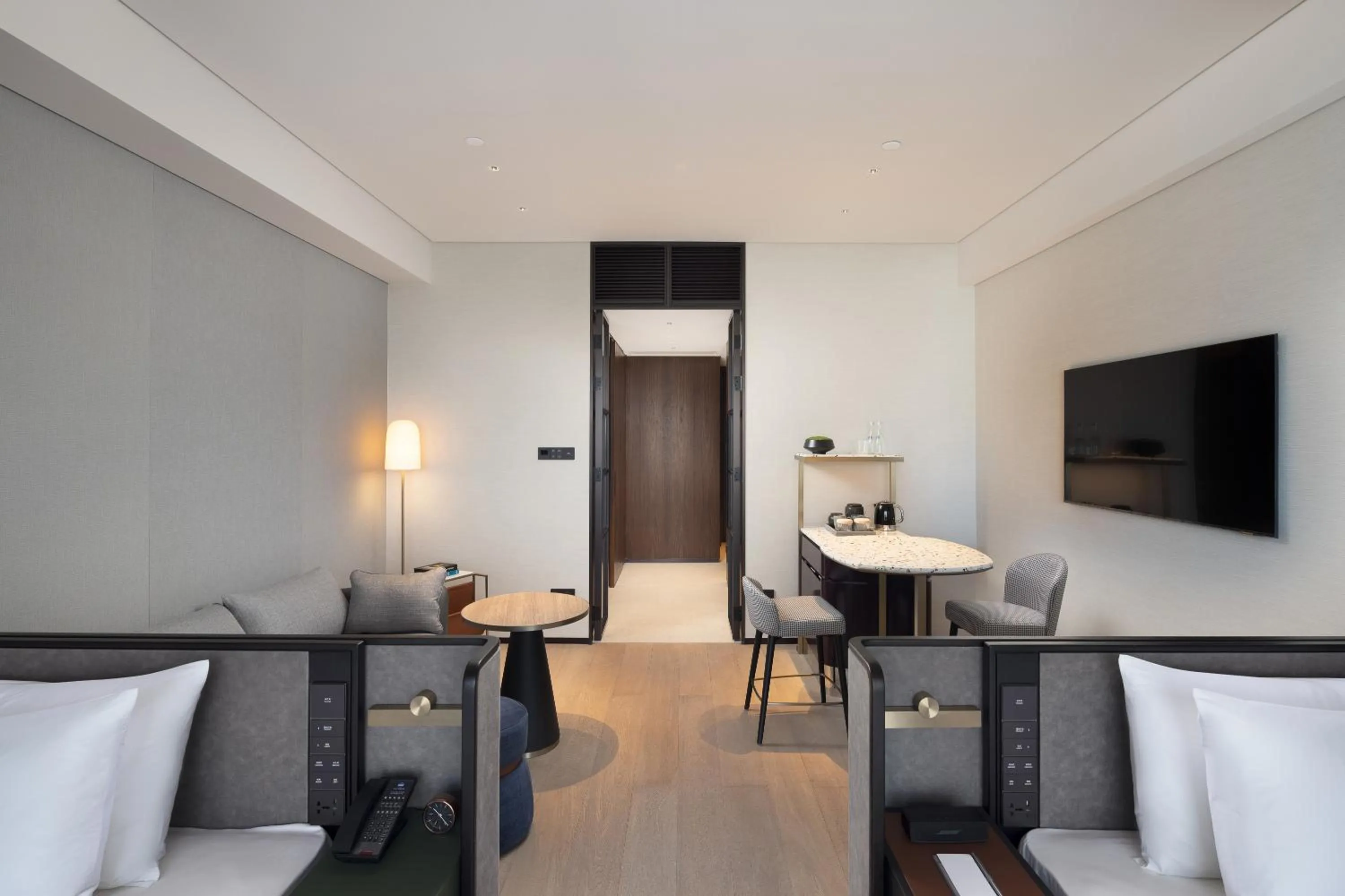 Photo of the whole room, Bed in New World Guangzhou Hotel