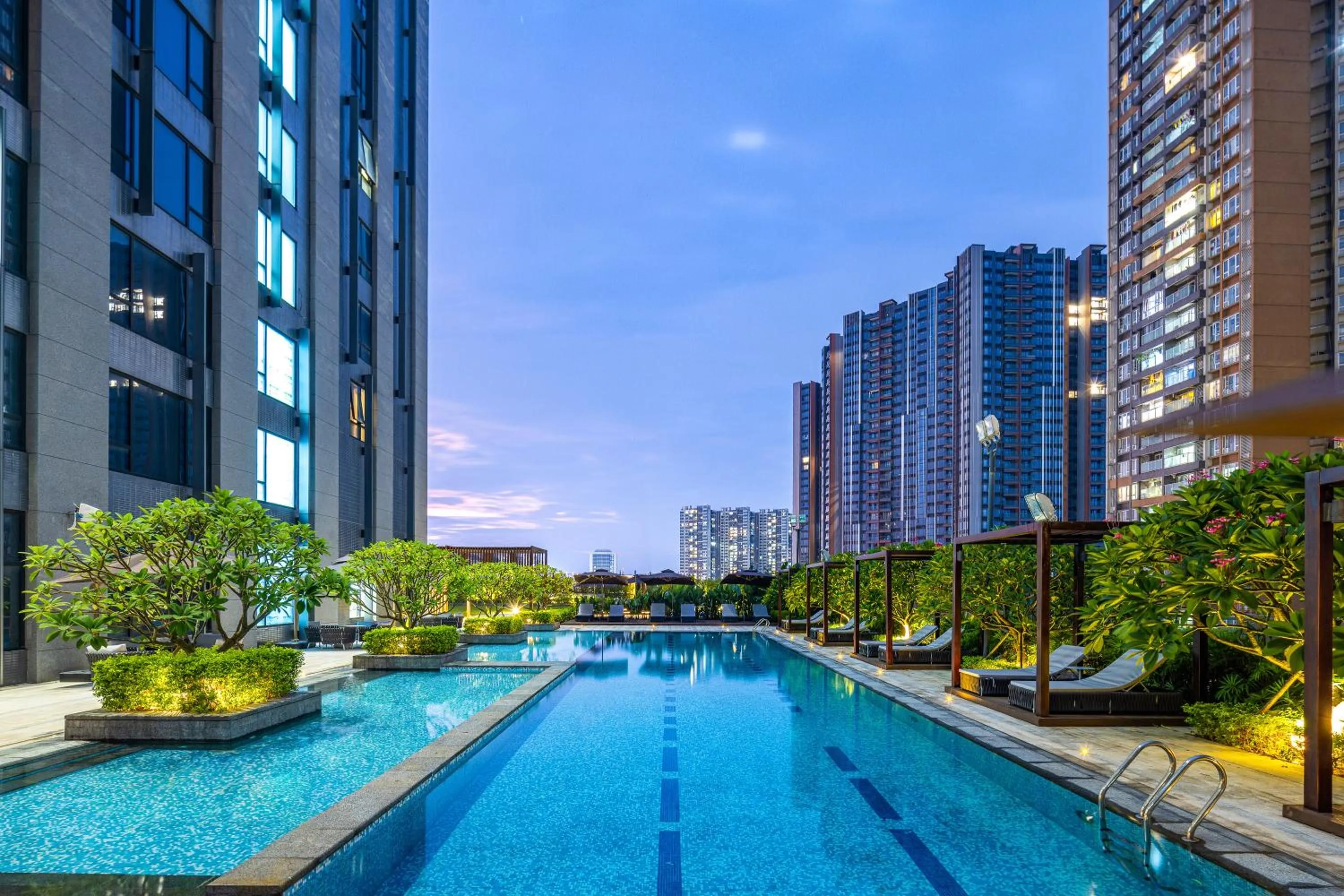 Swimming pool in New World Guangzhou Hotel