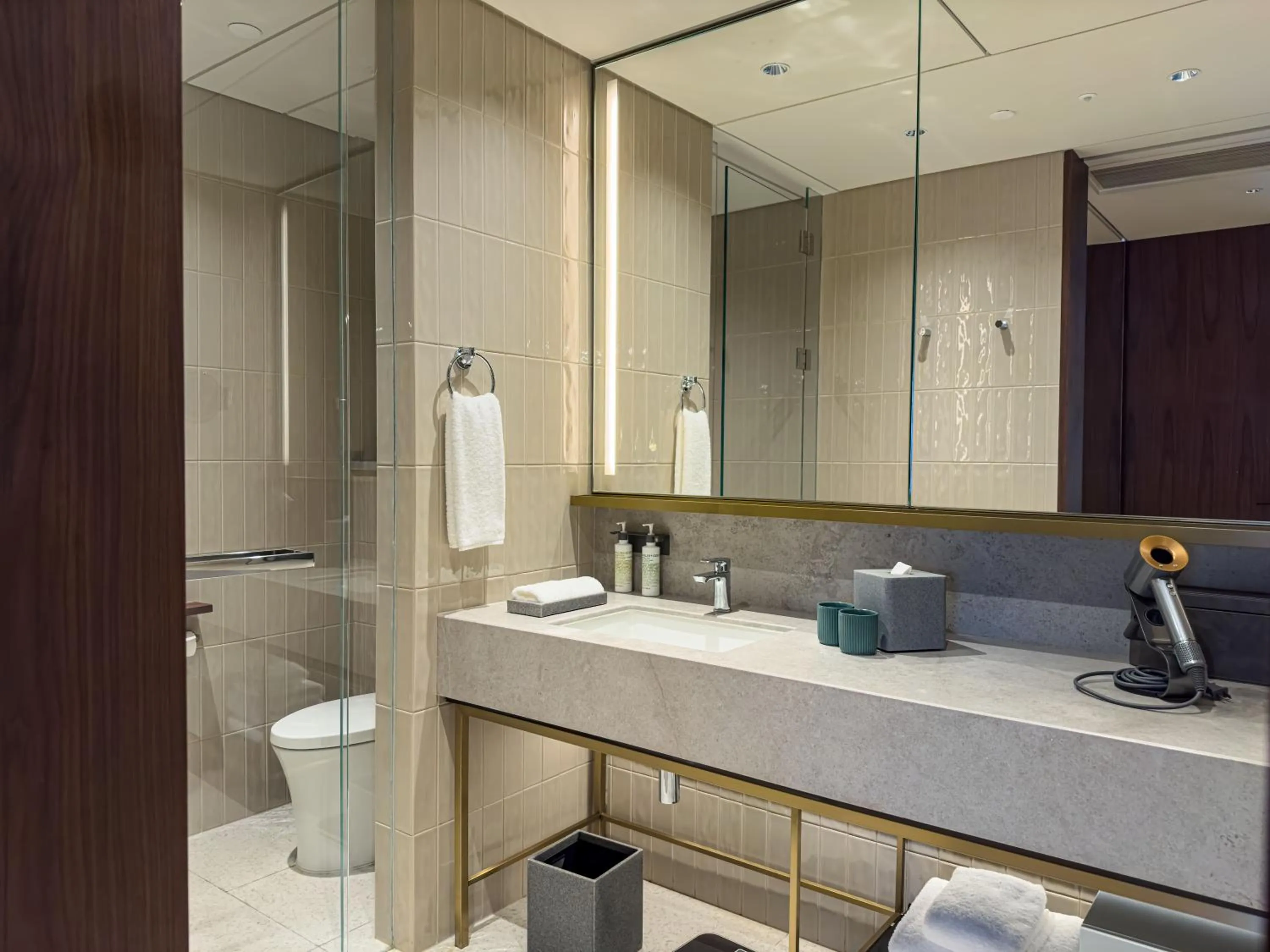 Bathroom in New World Guangzhou Hotel