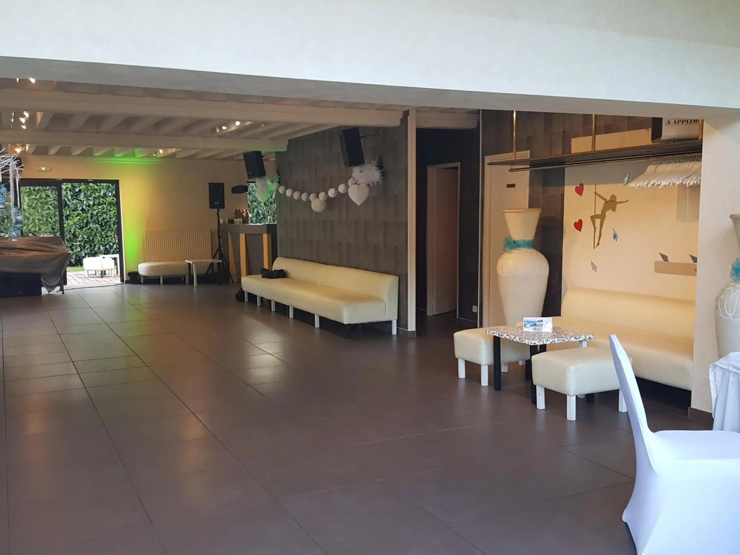 Dining area in Hôtel Domaine des Pierres Dorées