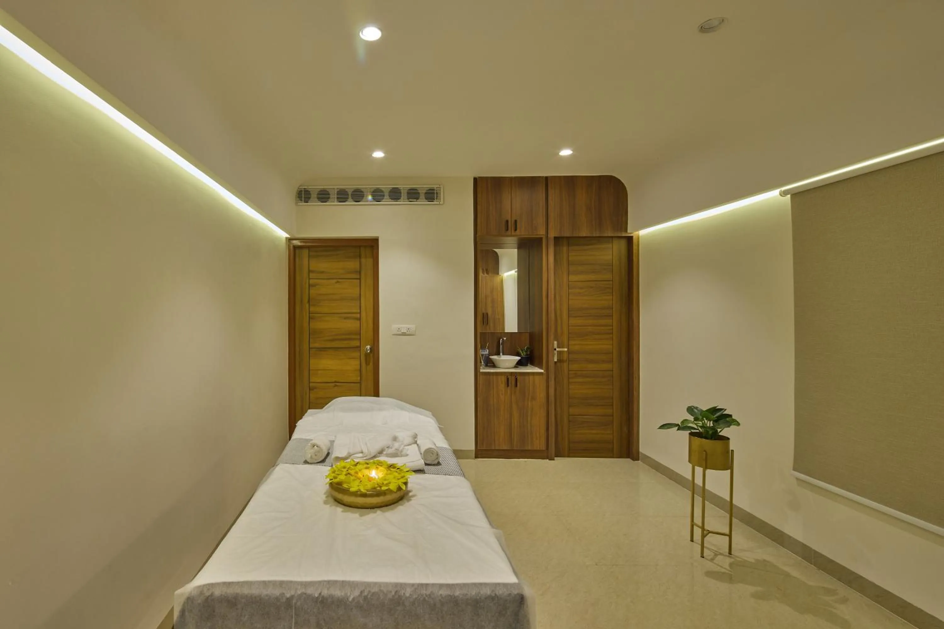 Spa and wellness centre/facilities, Bed in Regenta Resort Sakleshpur