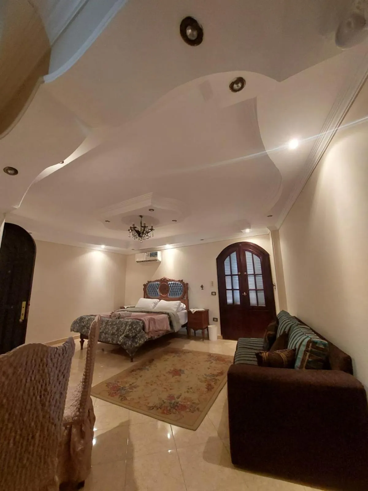 Bed in Chez l'ami hotel