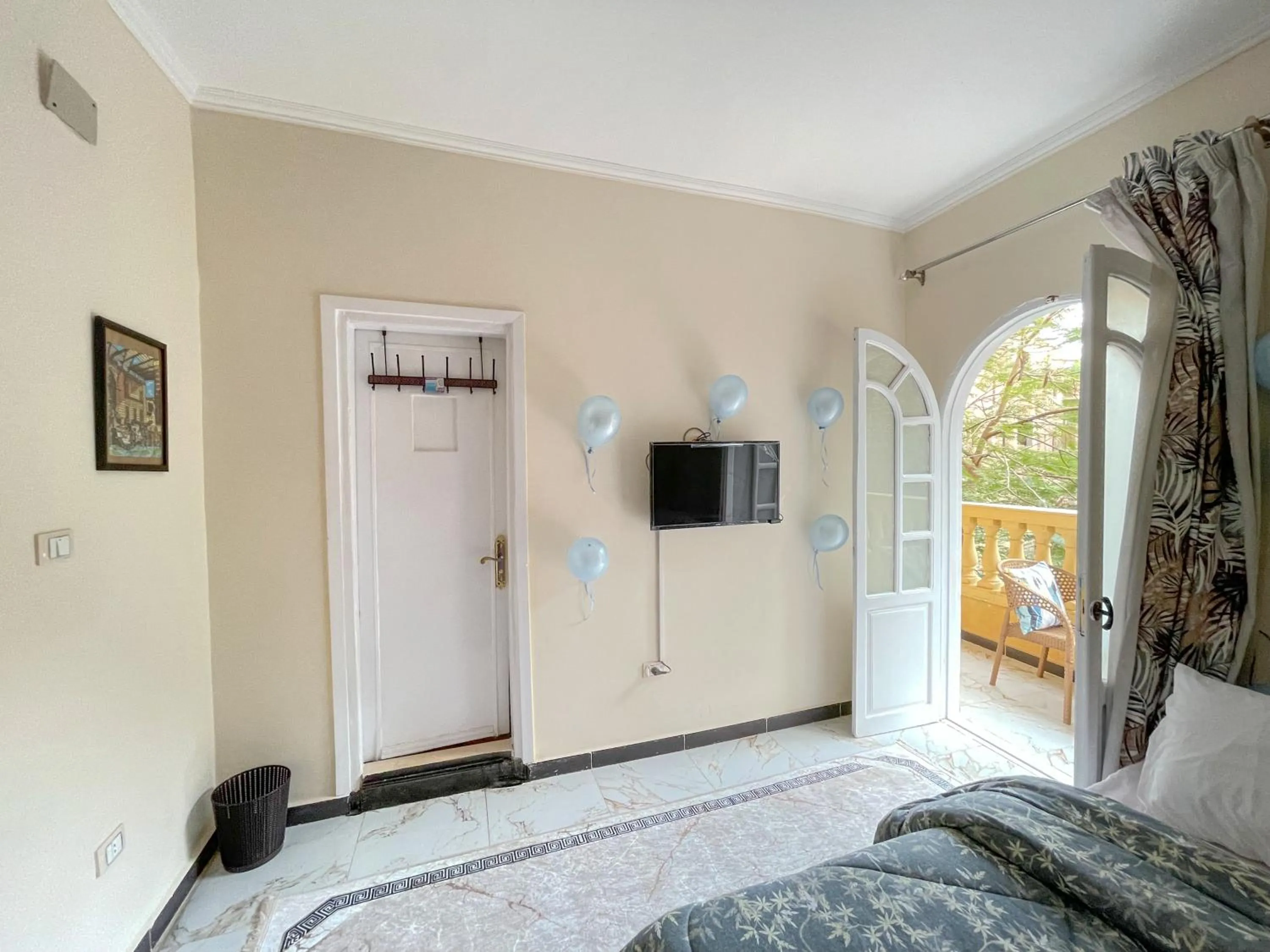 TV and multimedia, Bed in Chez l'ami hotel