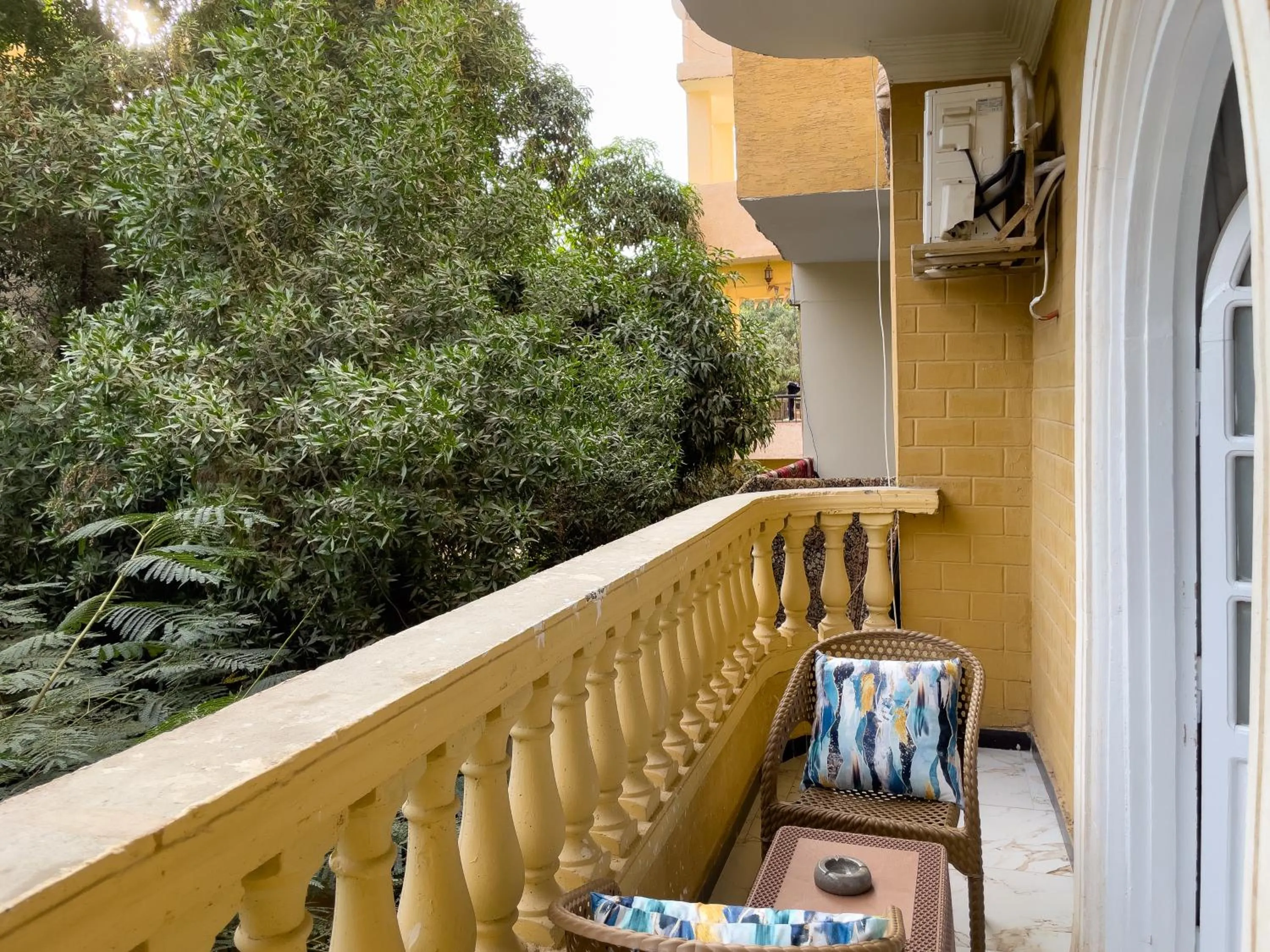 Balcony/Terrace in Chez l'ami hotel