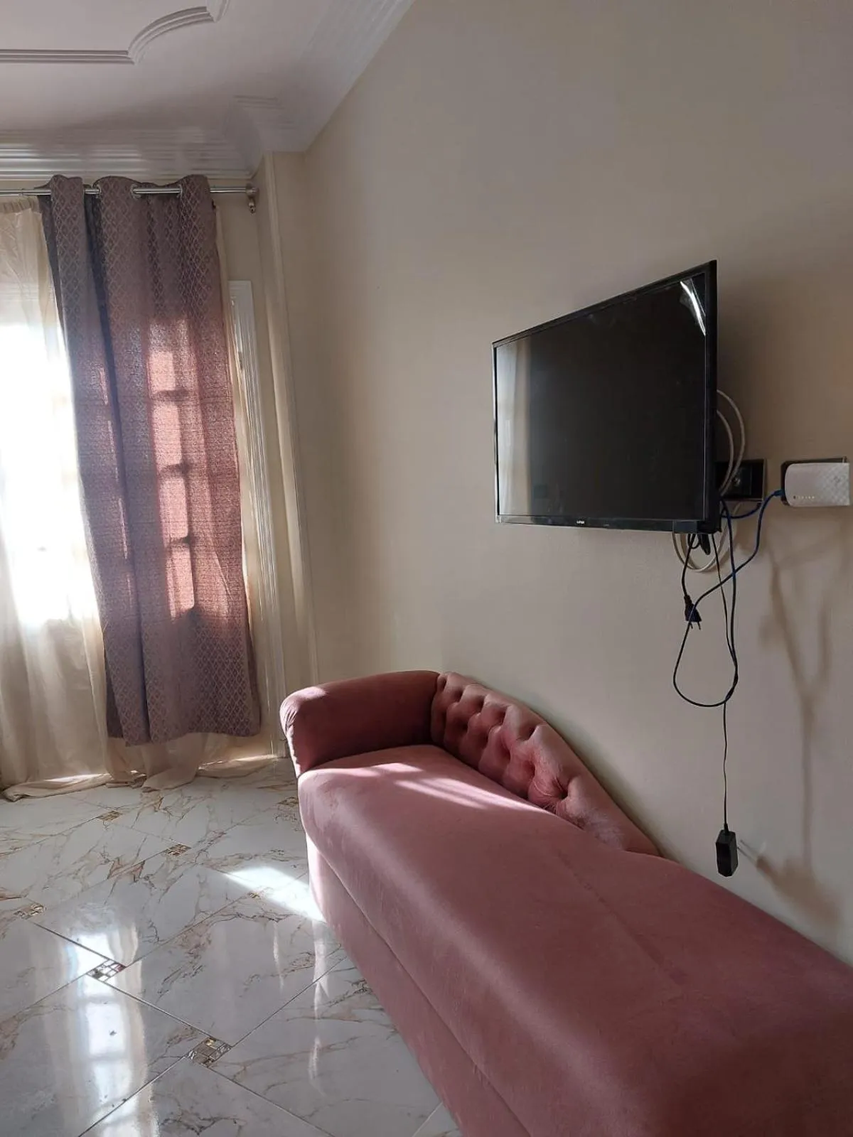 TV and multimedia in Chez l'ami hotel