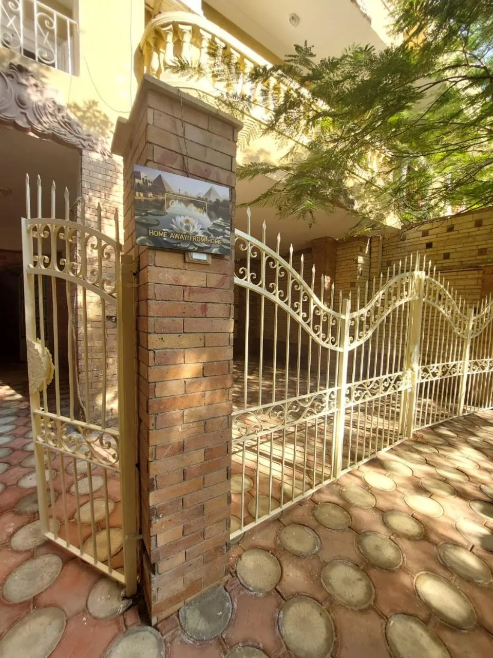 Property building in Chez l'ami hotel