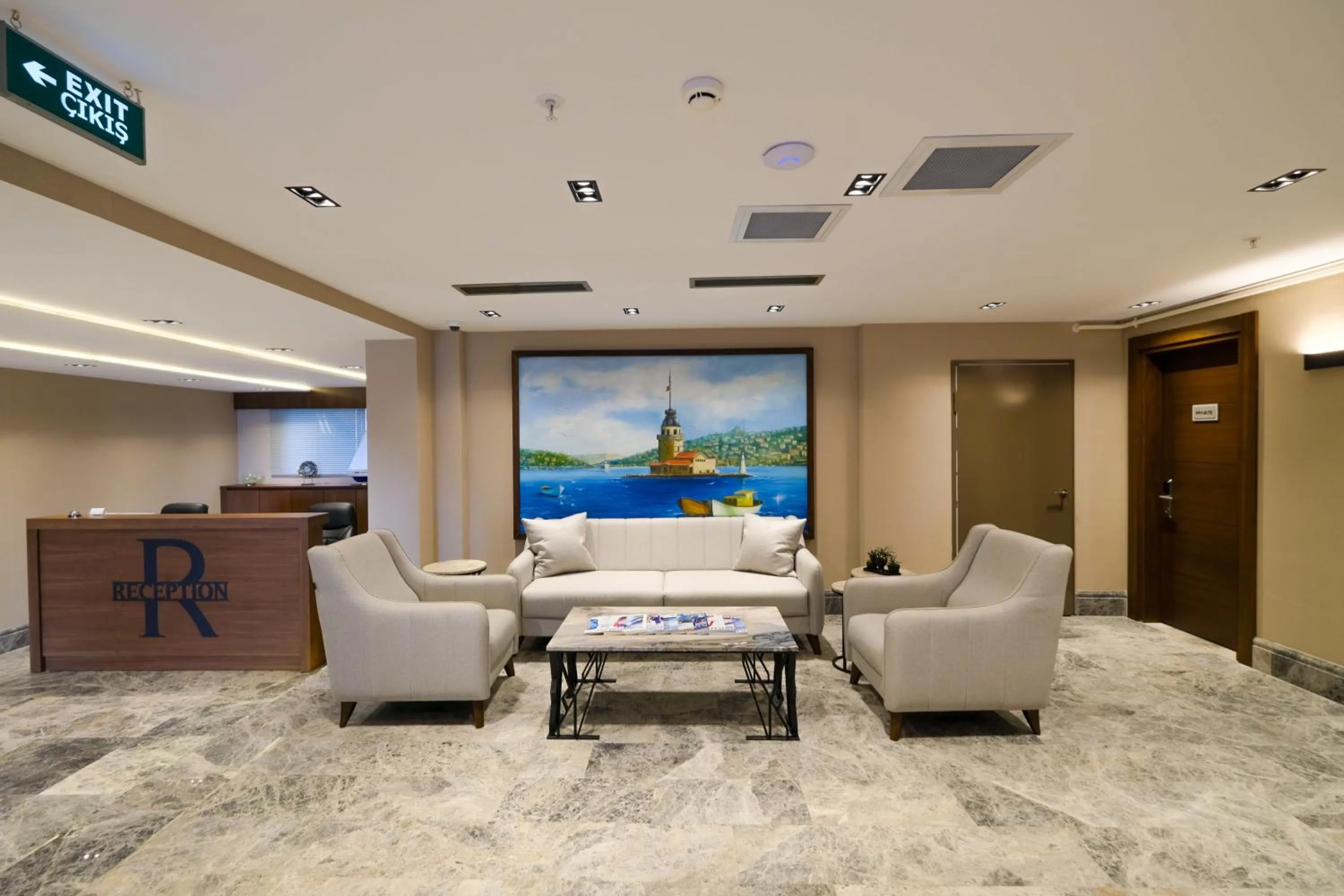 Lobby or reception in B'İSTANBUL HOTEL