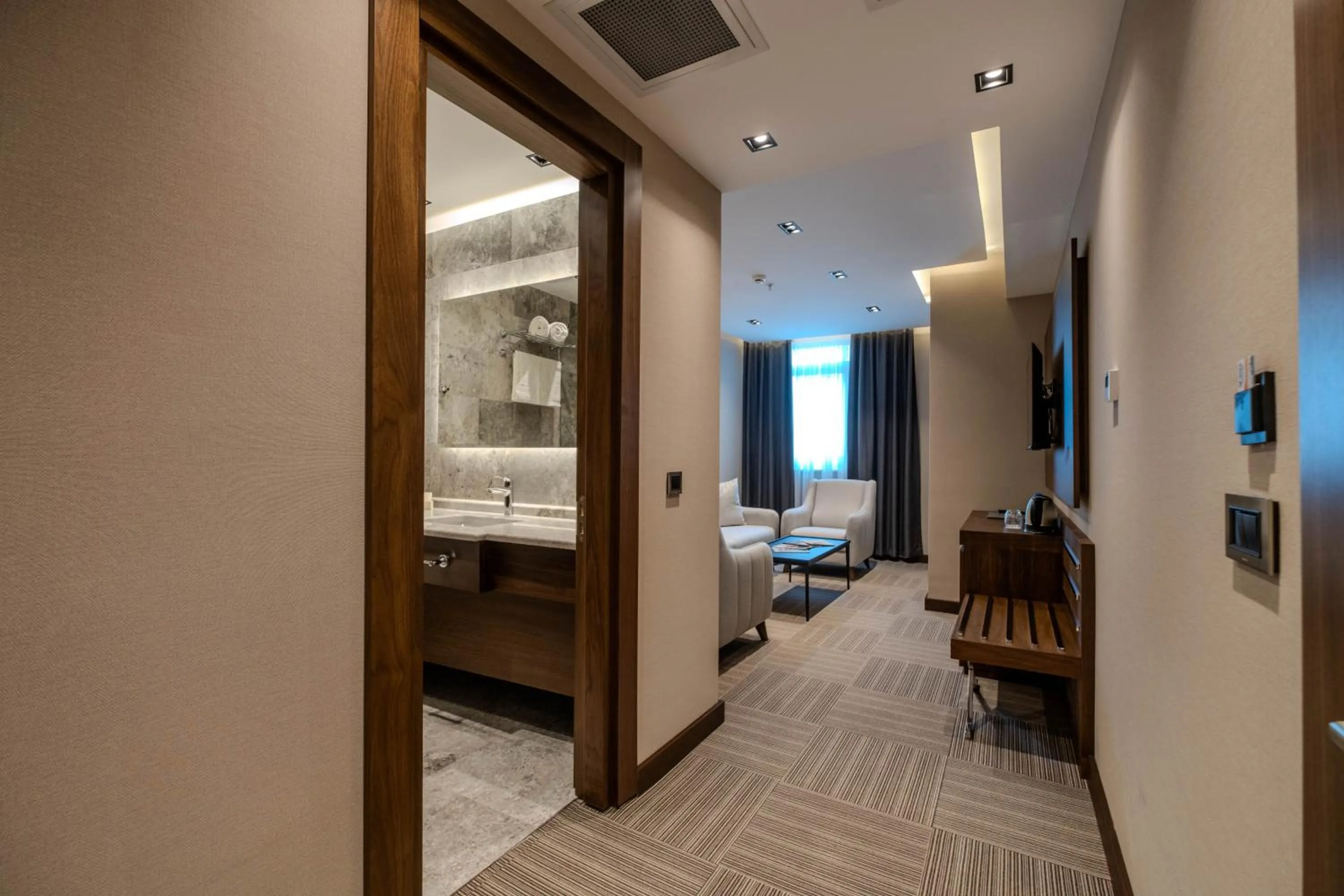 Toilet, Bed in B'İSTANBUL HOTEL