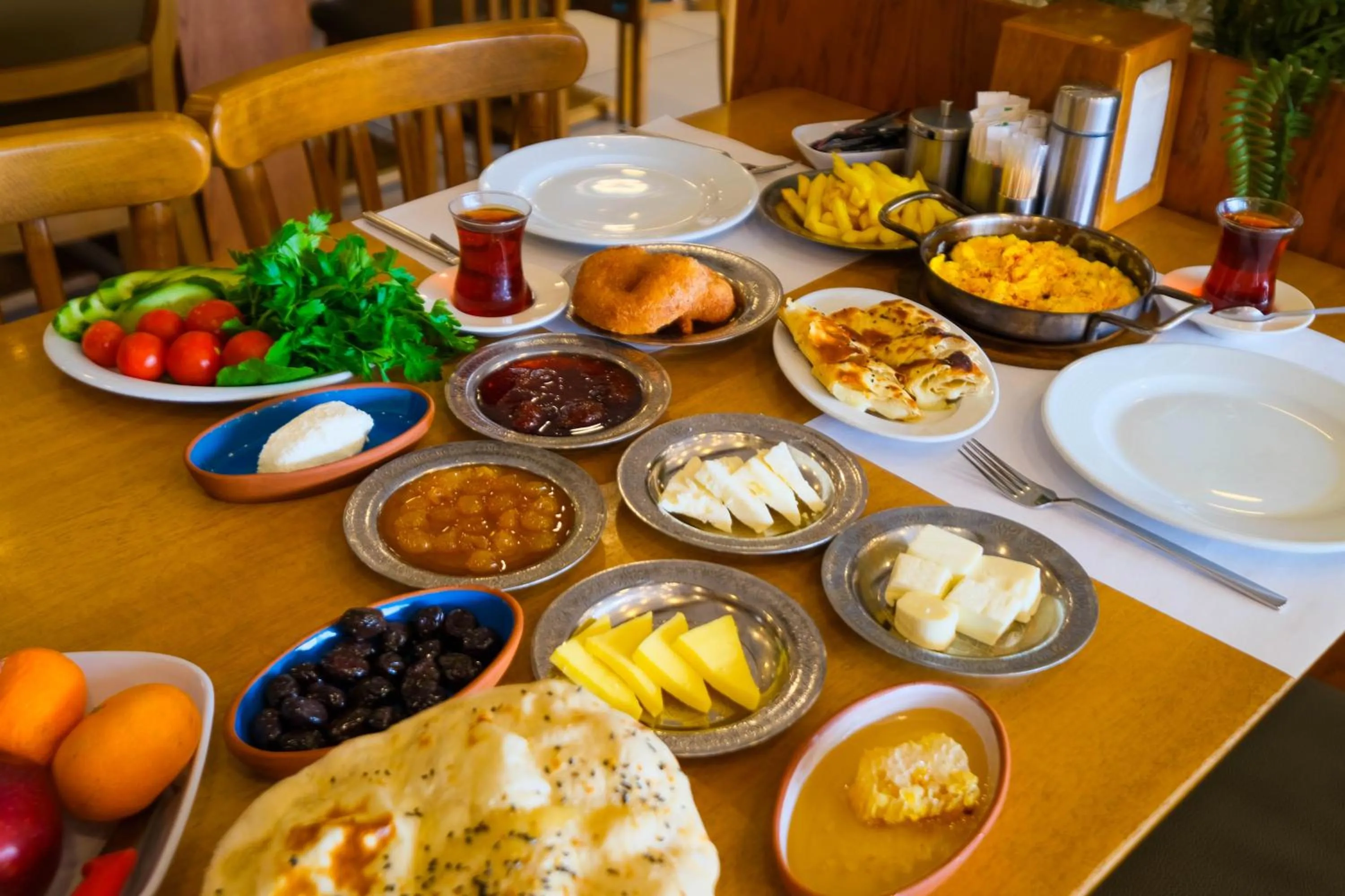 Restaurant/places to eat in B'İSTANBUL HOTEL