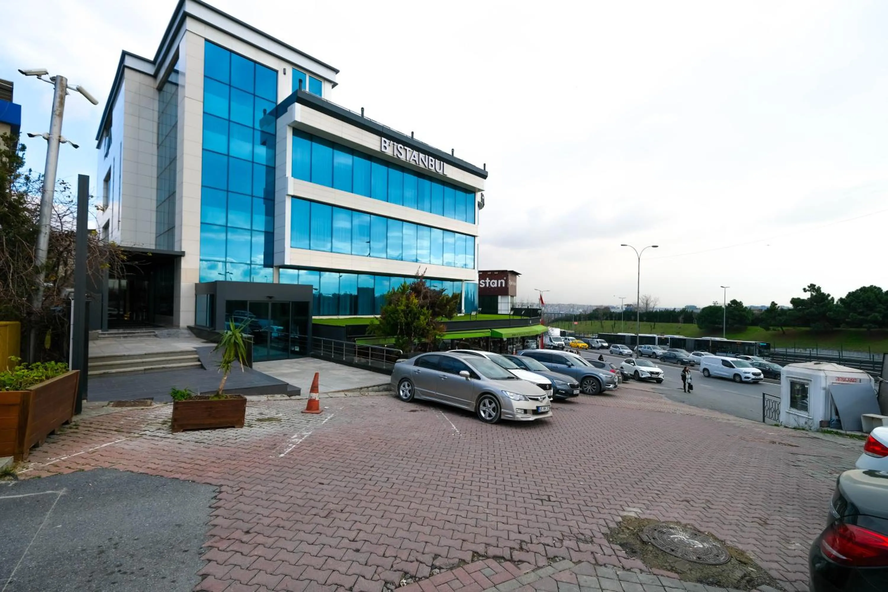 Parking in B'İSTANBUL HOTEL