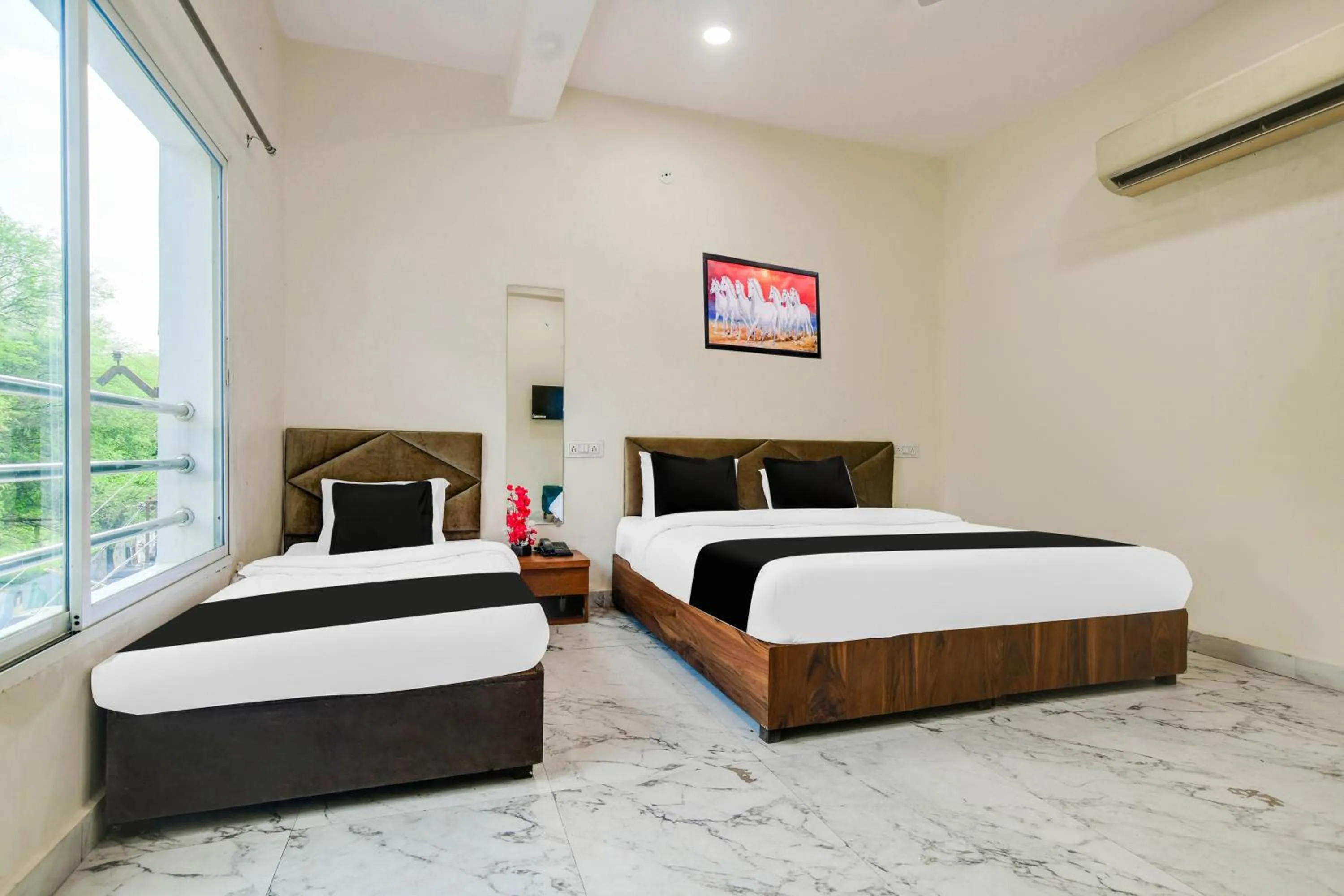 Bedroom, Bed in Super Hotel O Ujjain Near Hari Fatak