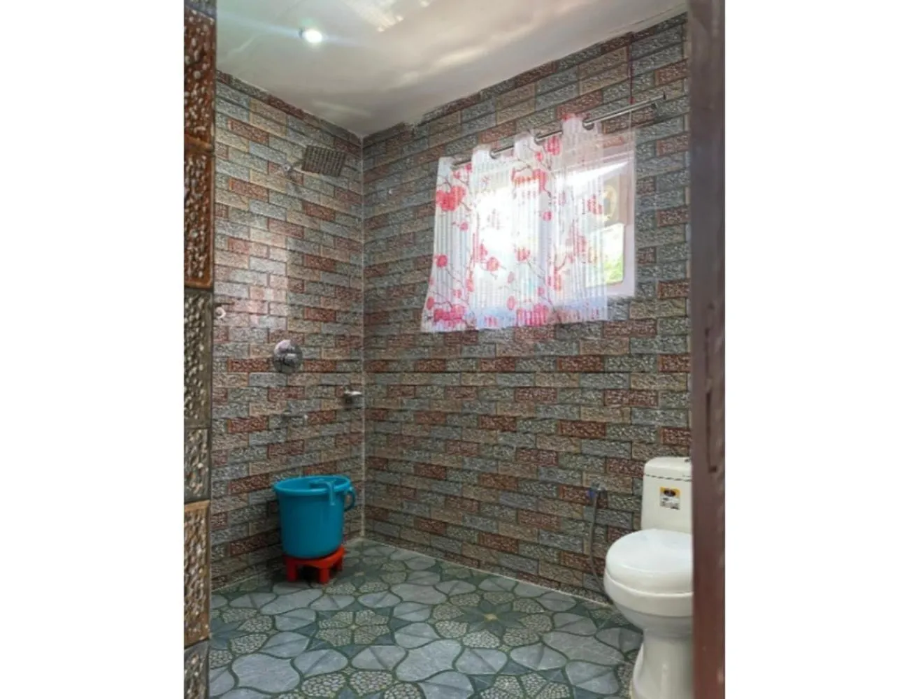 Bathroom in Hotel New Relax Inn, Pahalgam