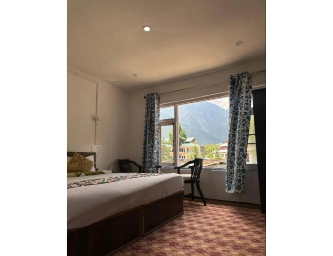 Bed in Hotel New Relax Inn, Pahalgam