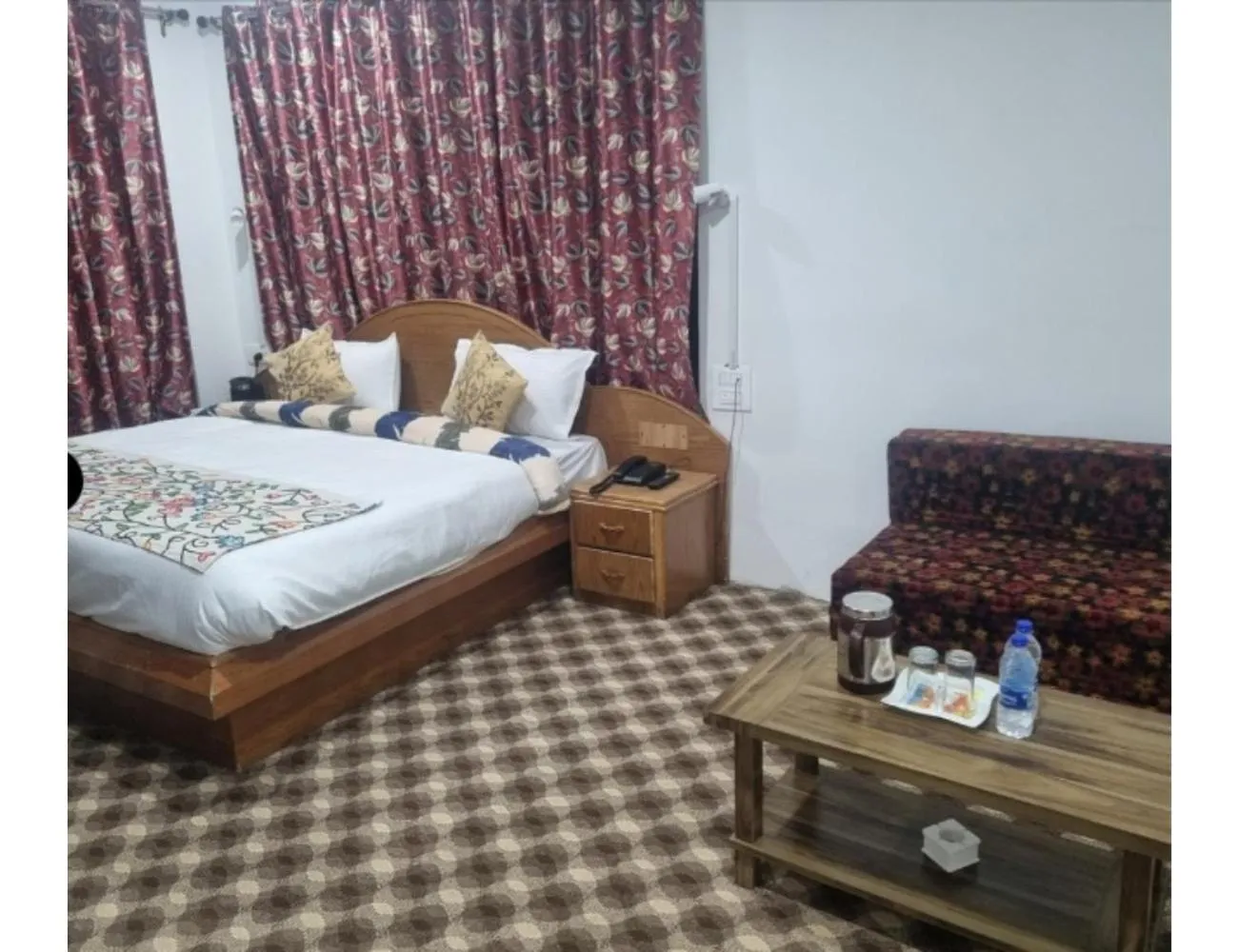 Bed in Hotel New Relax Inn, Pahalgam