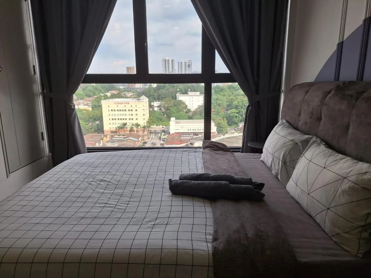 Bed in Millerz Square Kuala Lumpur by Synergy