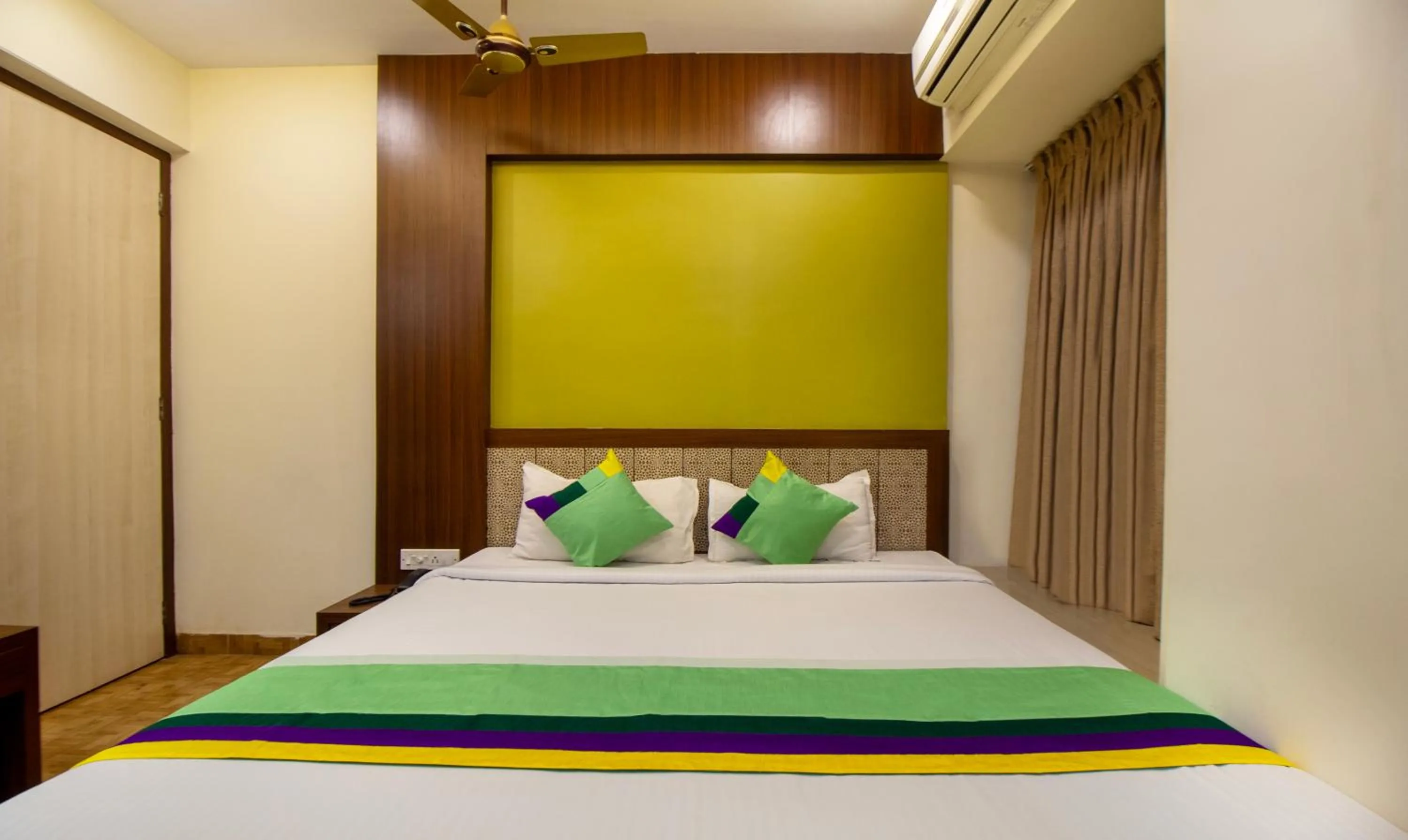 Bed in Treebo Royal Orbit, Metropoliton