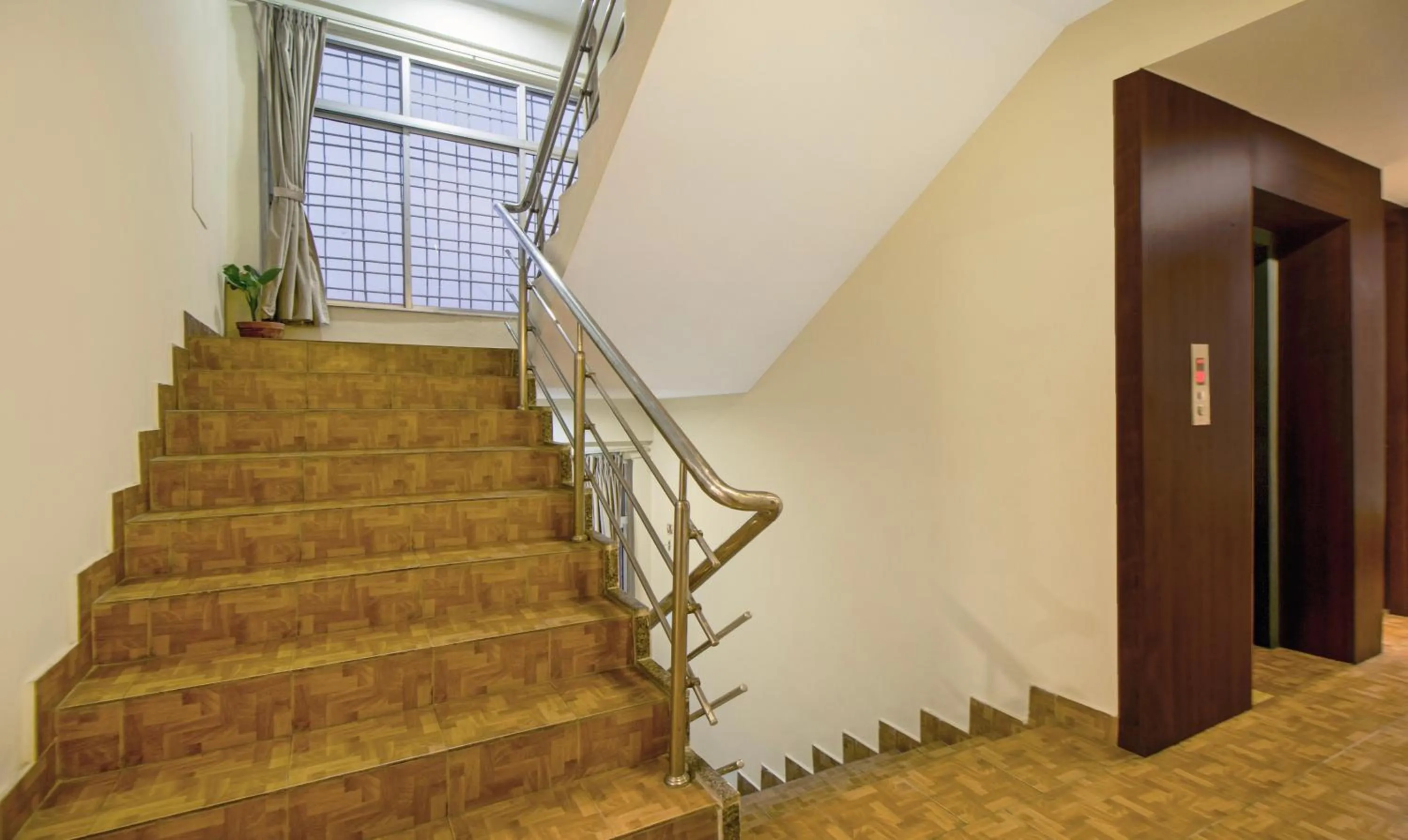 Lobby or reception in Treebo Royal Orbit, Metropoliton