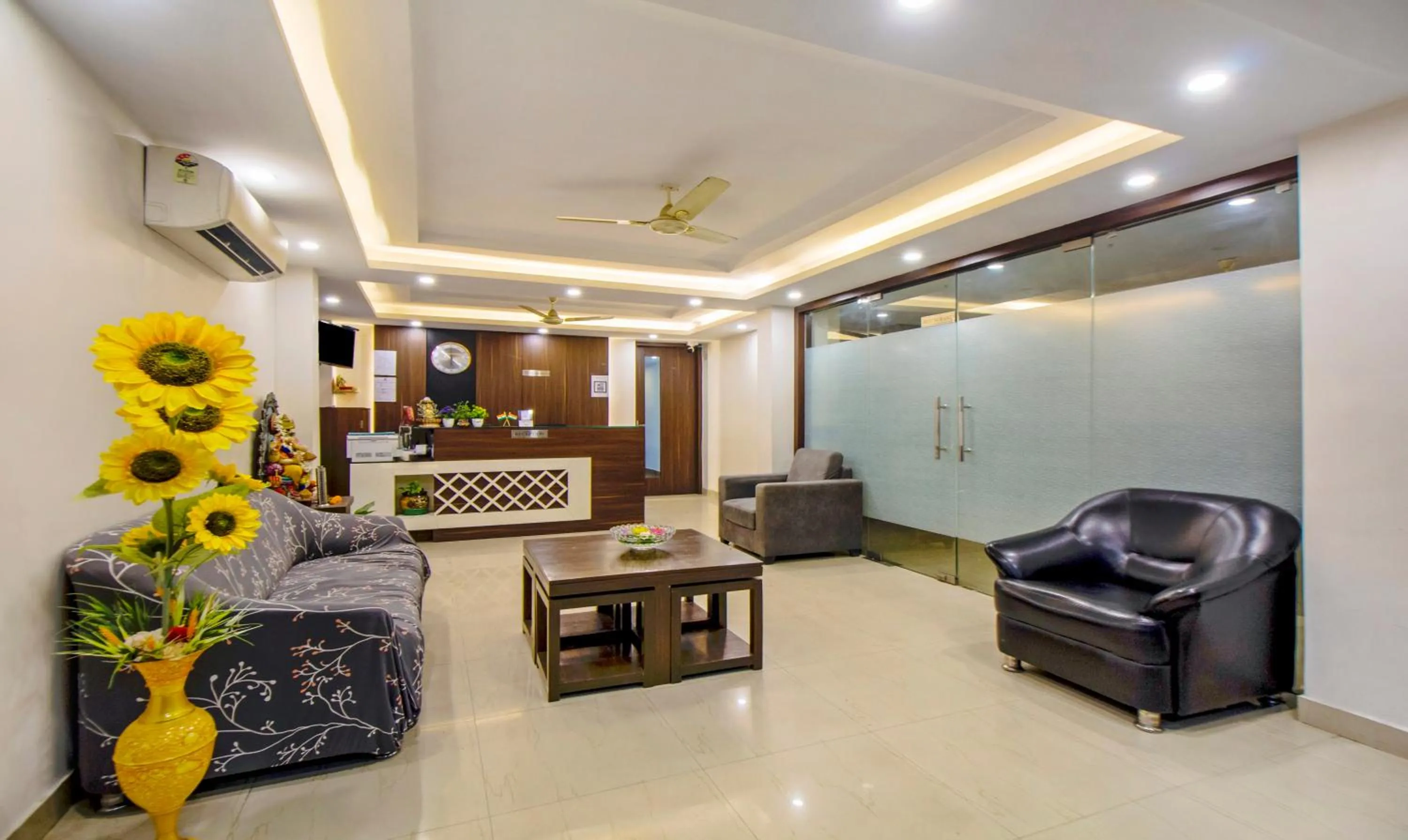 Lobby or reception in Treebo Royal Orbit, Metropoliton