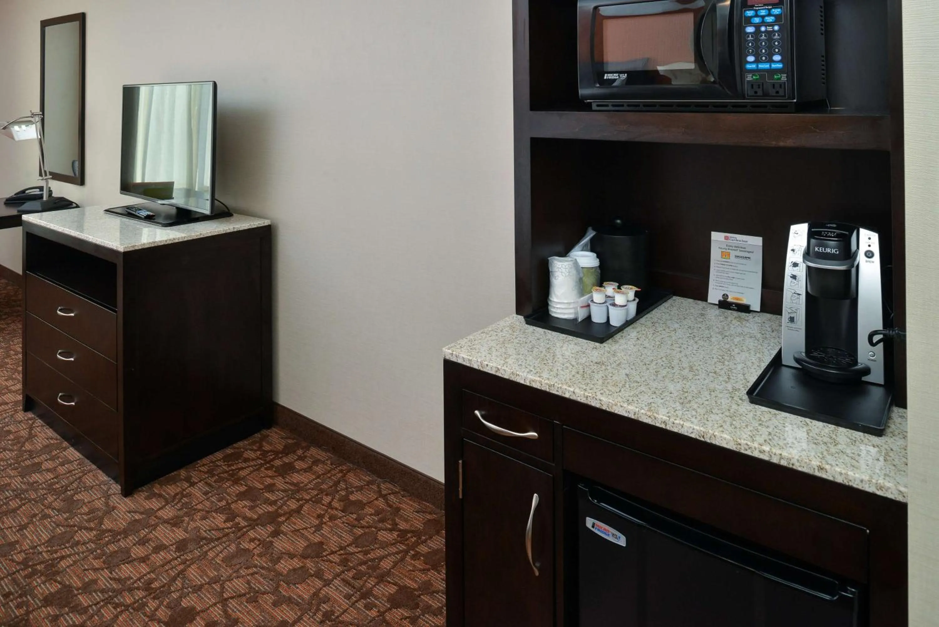 Kitchen or kitchenette in Hilton Garden Inn West Chester
